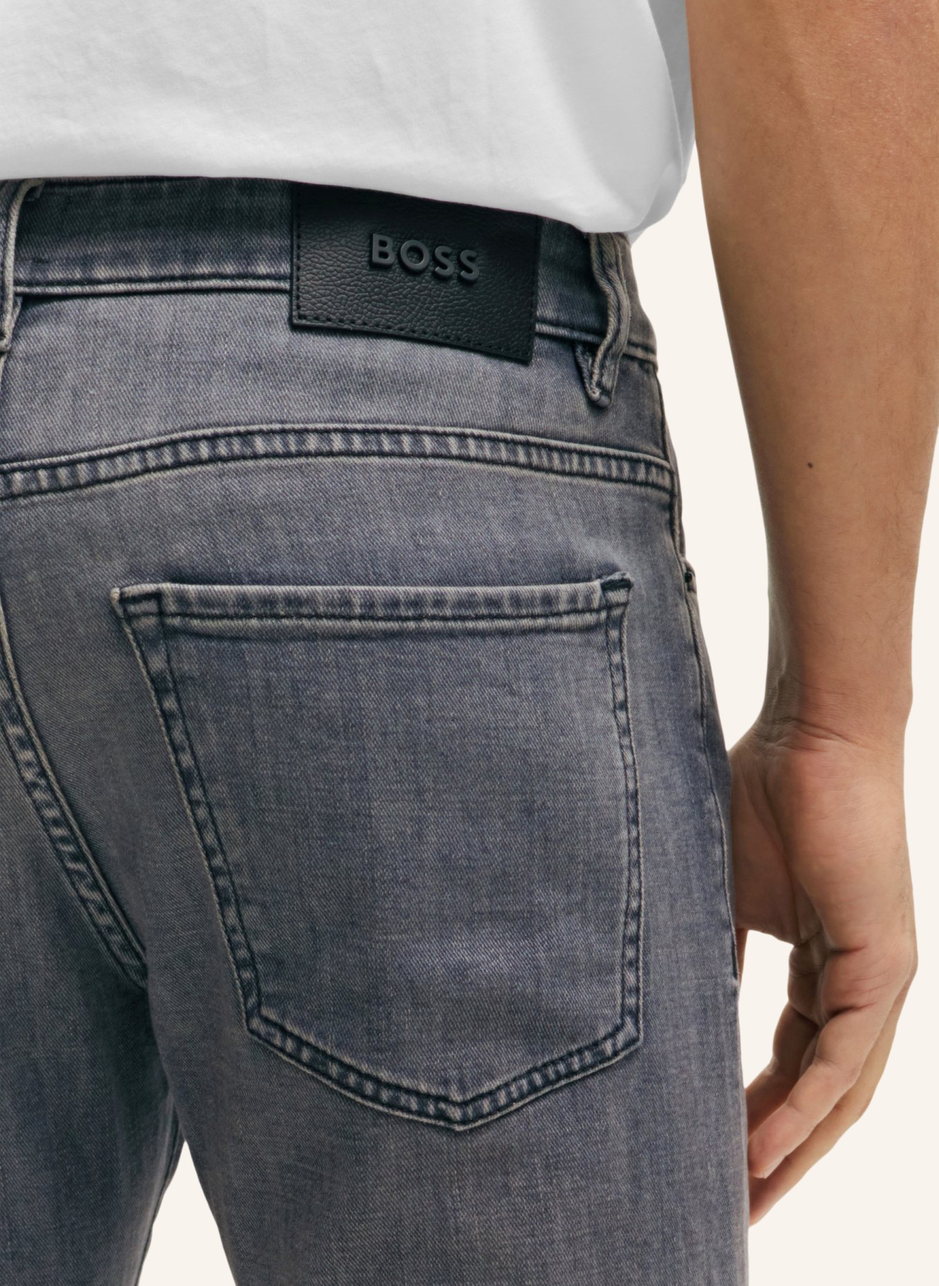 BOSS Jeans DELAWARE3-1 Slim Fit, Farbe: DUNKELGRAU (Bild 4)