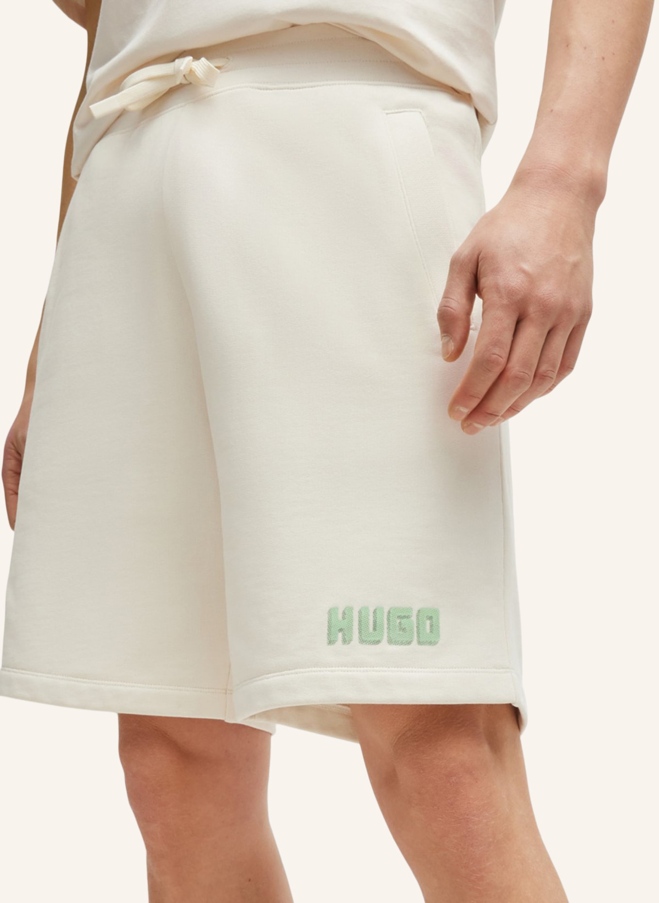 HUGO Casual Hose DIQOSHORT Relaxed Fit, Farbe: WEISS (Bild 4)