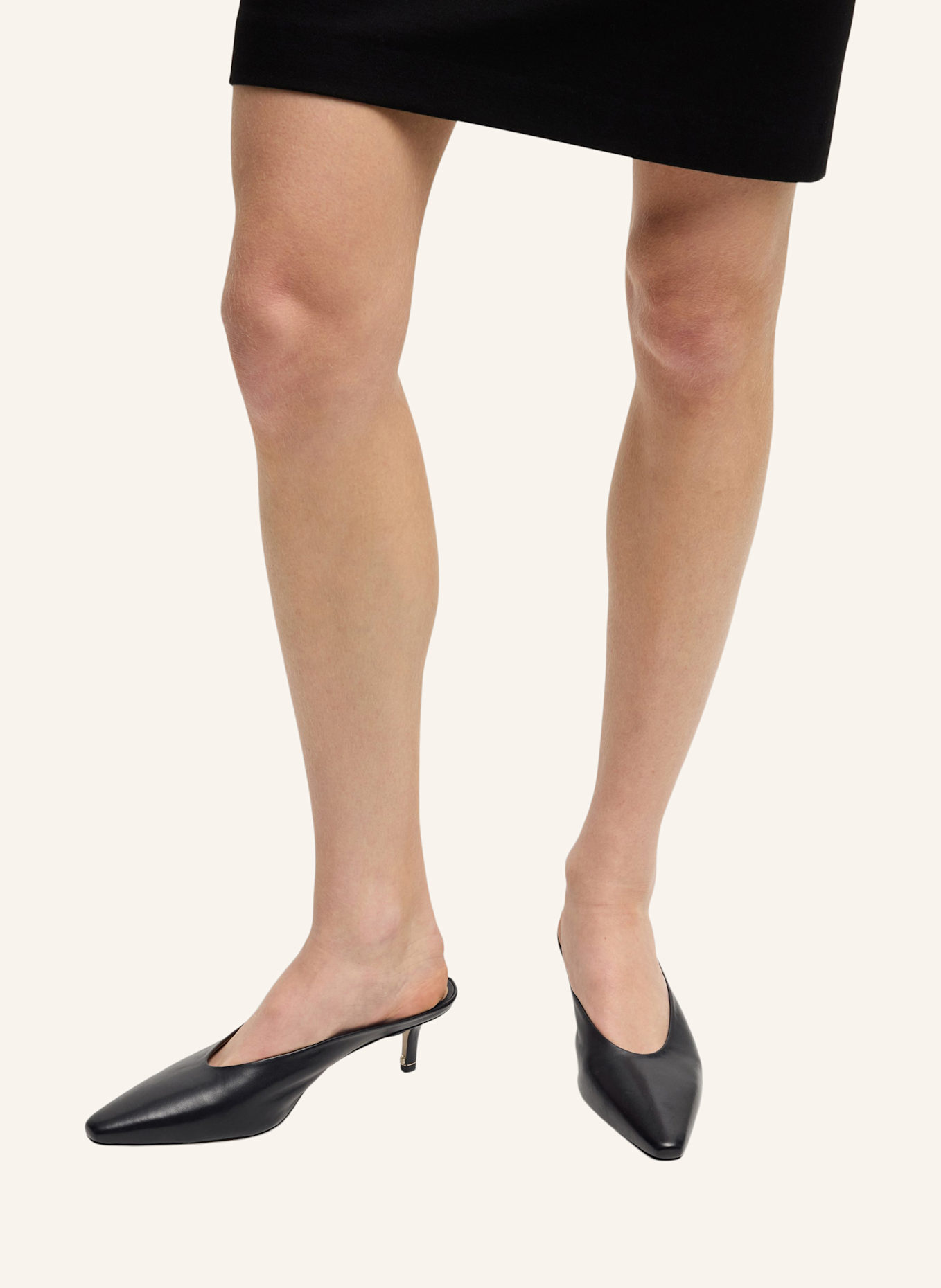 BOSS Sandale CHARLIZE_MULE50_NA: SCHWARZ