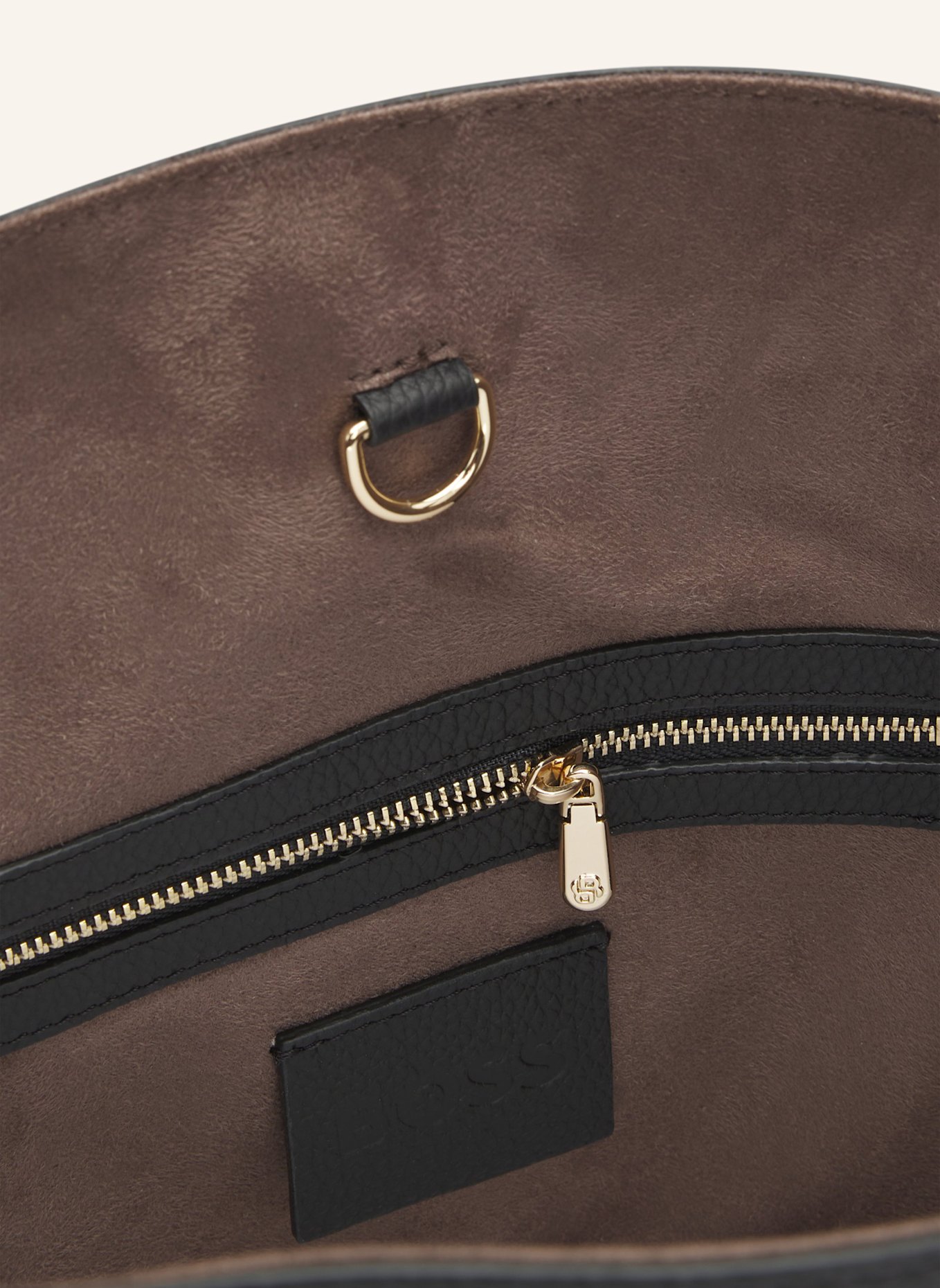 BOSS Umhängetasche LENAH BUCKET: SCHWARZ