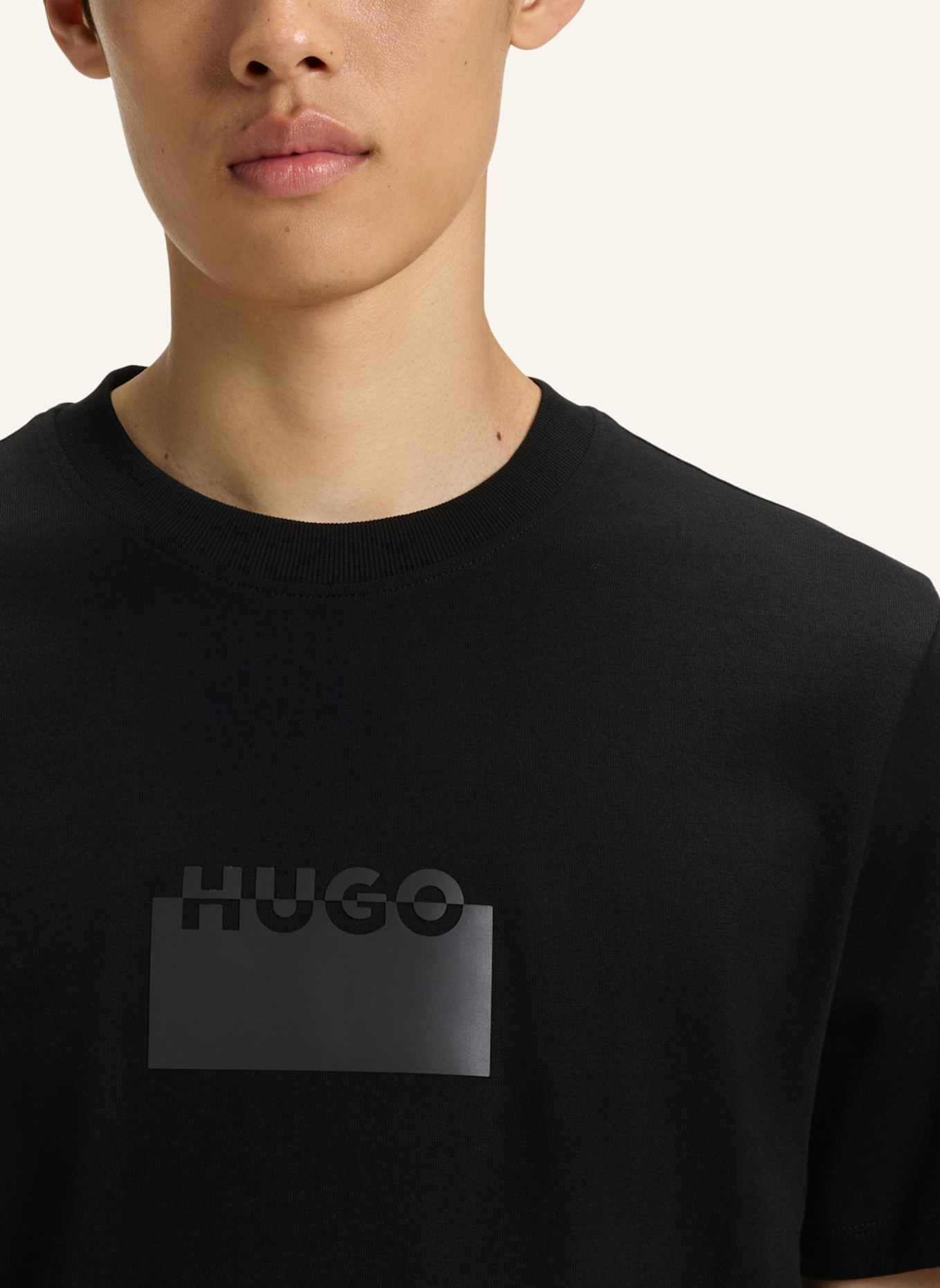 HUGO T-Shirt DELASTIO Regular Fit: SCHWARZ