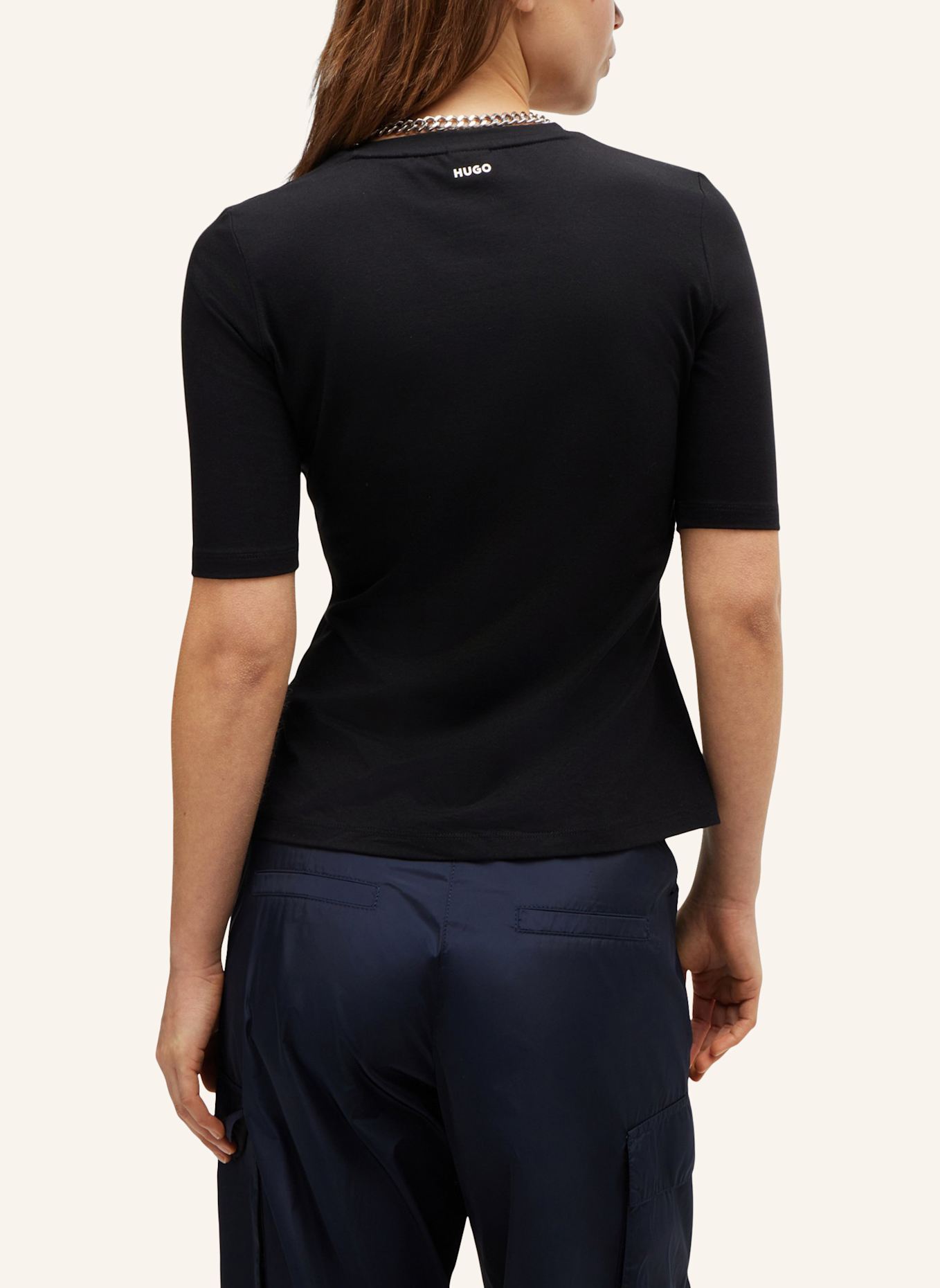 HUGO T-Shirt DARNELIA Slim Fit: SCHWARZ