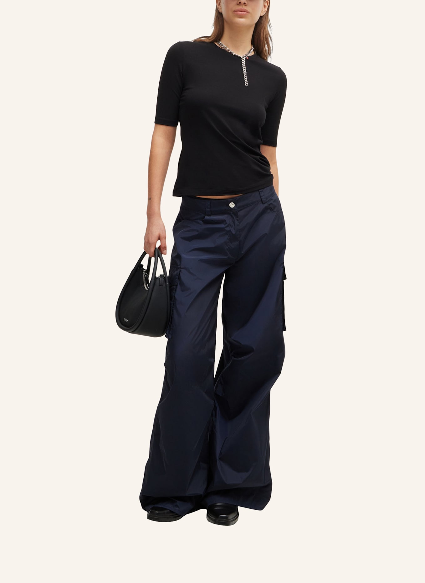 HUGO T-Shirt DARNELIA Slim Fit: SCHWARZ