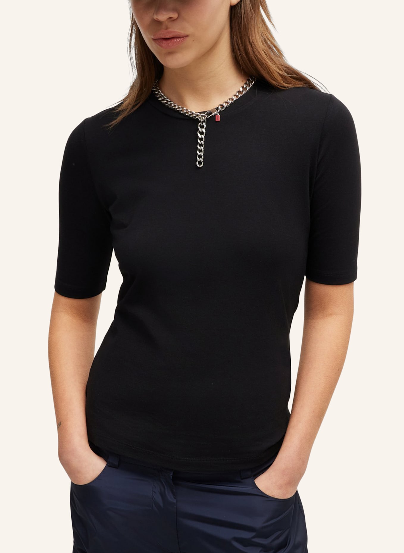 HUGO T-Shirt DARNELIA Slim Fit: SCHWARZ