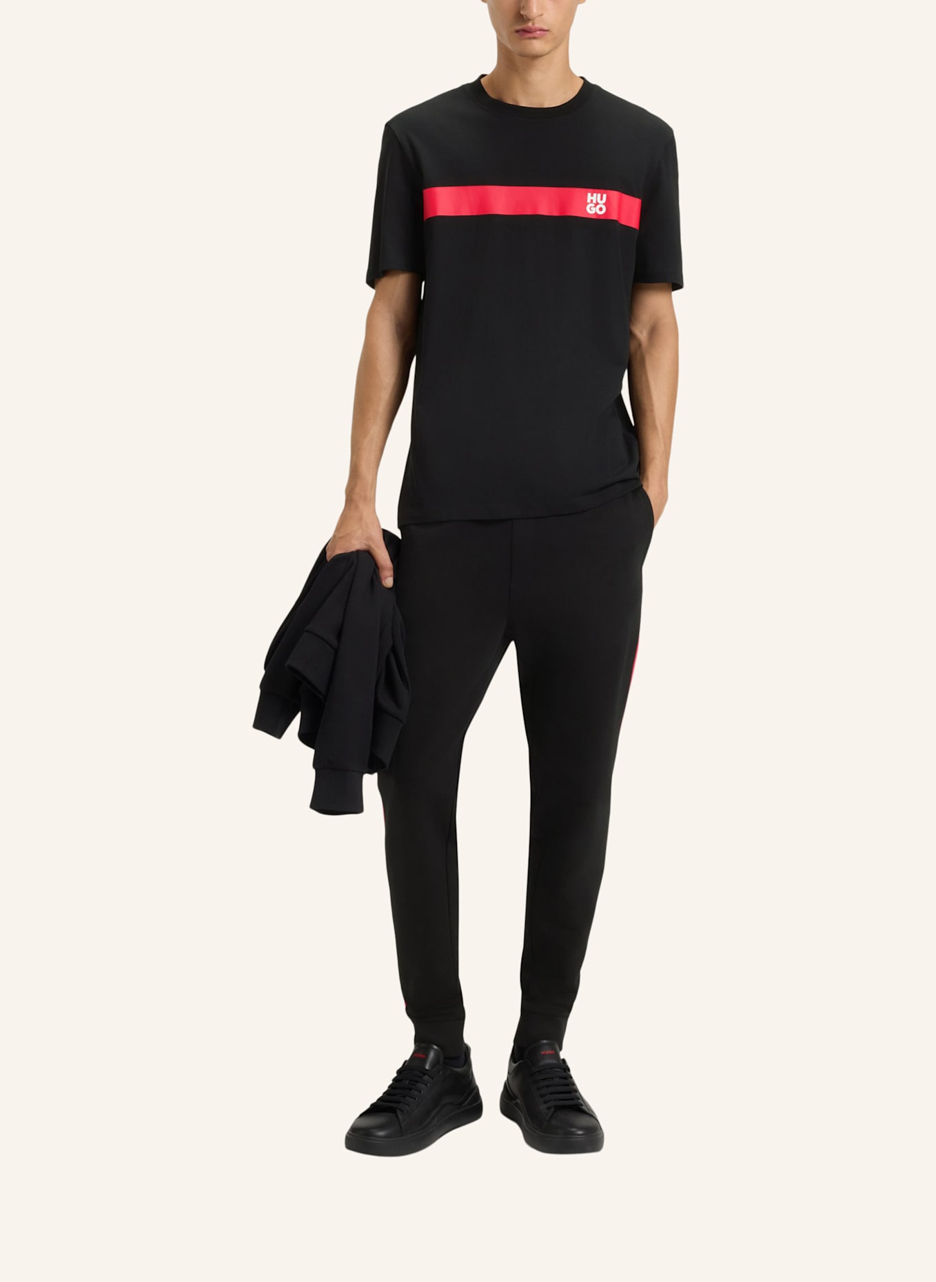 HUGO T-Shirt DZOKIS_IN Regular Fit: SCHWARZ