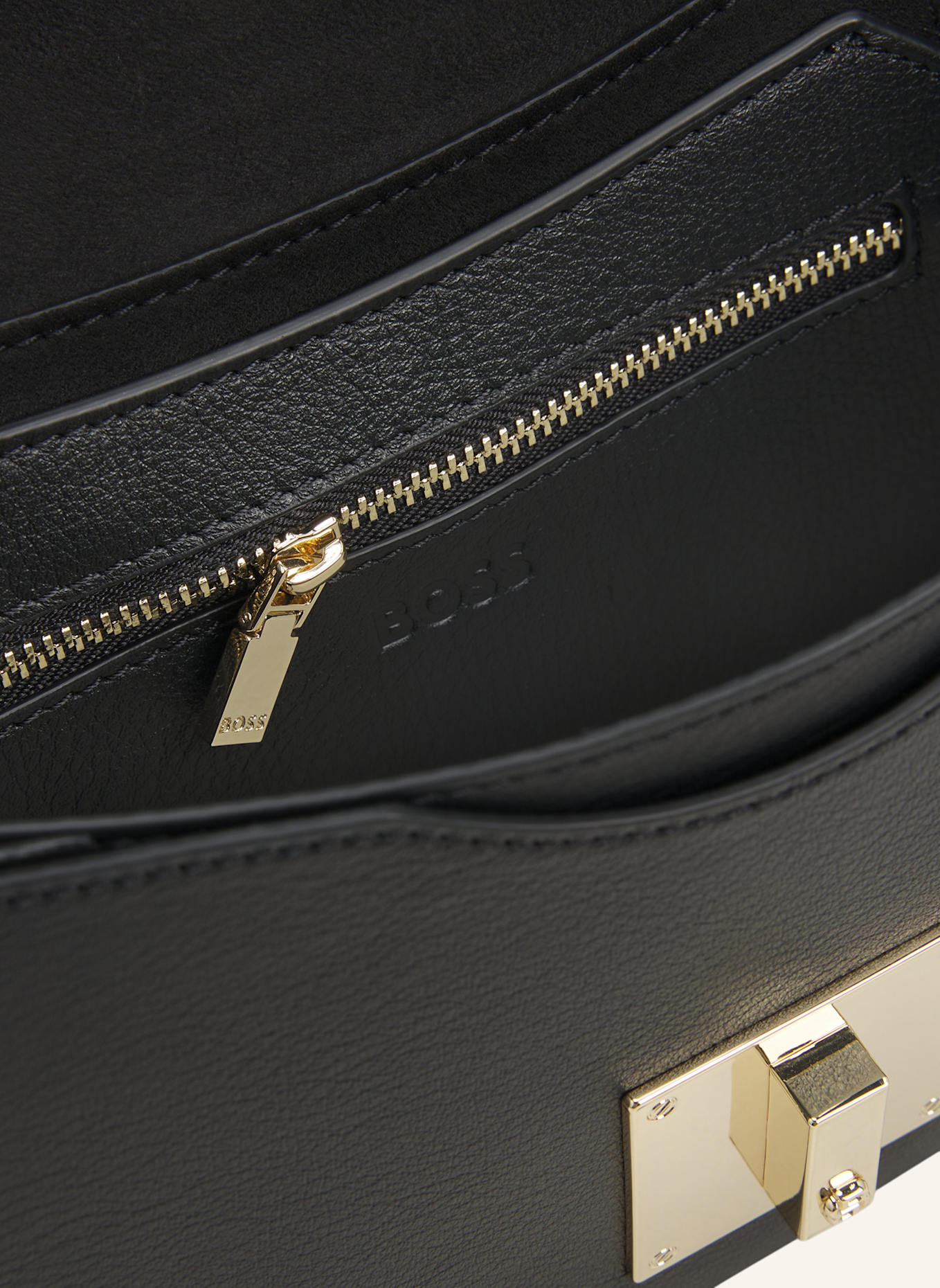 BOSS Crossbody-Tasche ARIELL SADDLE M: SCHWARZ