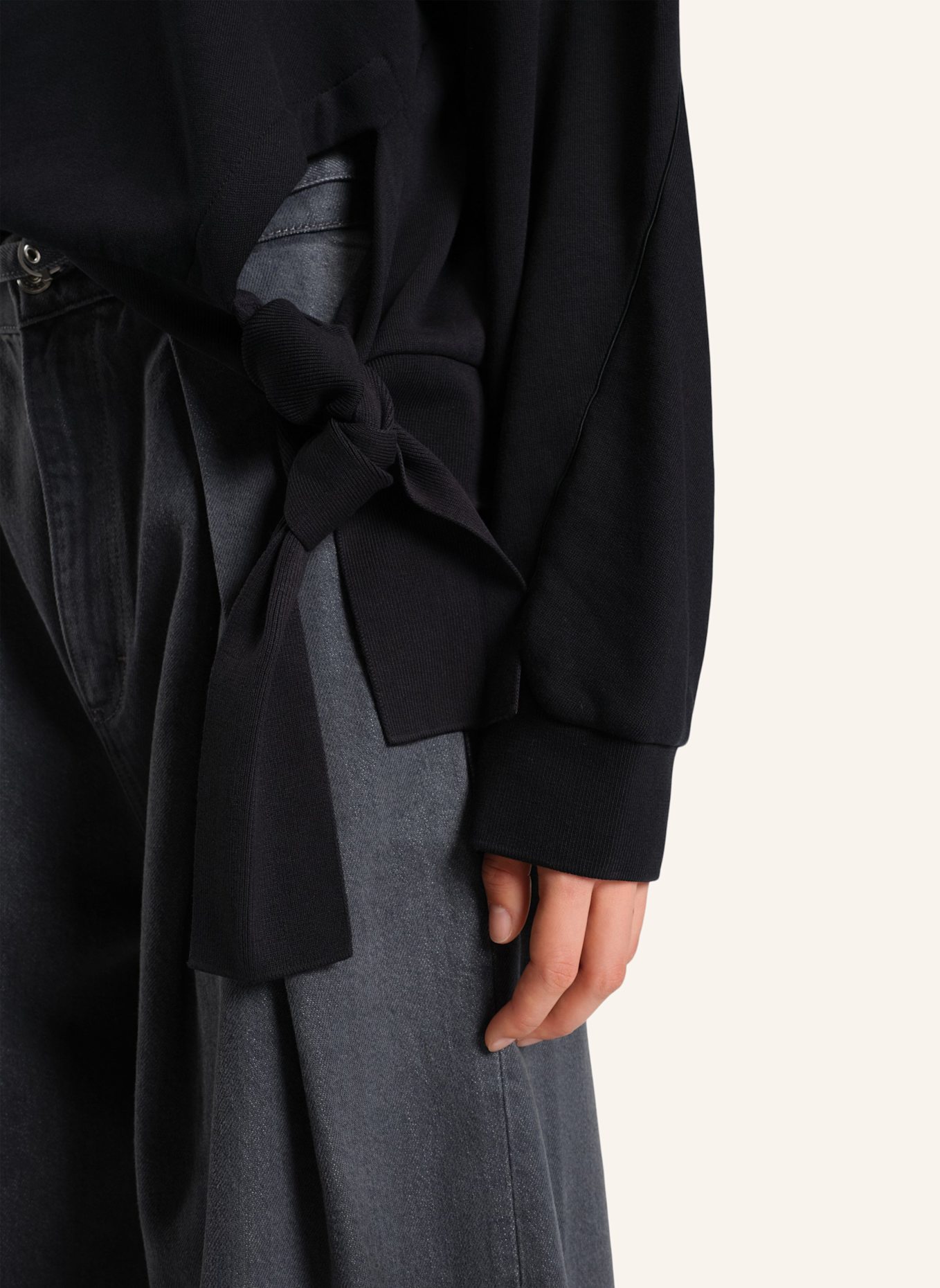 BOSS Sweatshirt ESSEGA: SCHWARZ