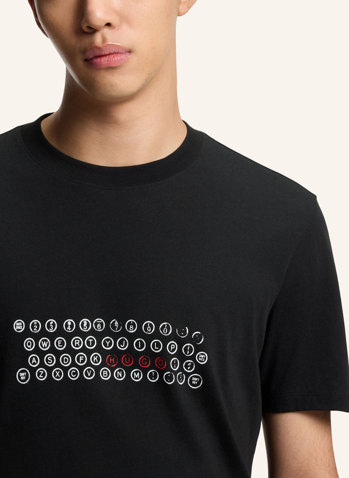 HUGO T-Shirt DEYSS Regular Fit: SCHWARZ