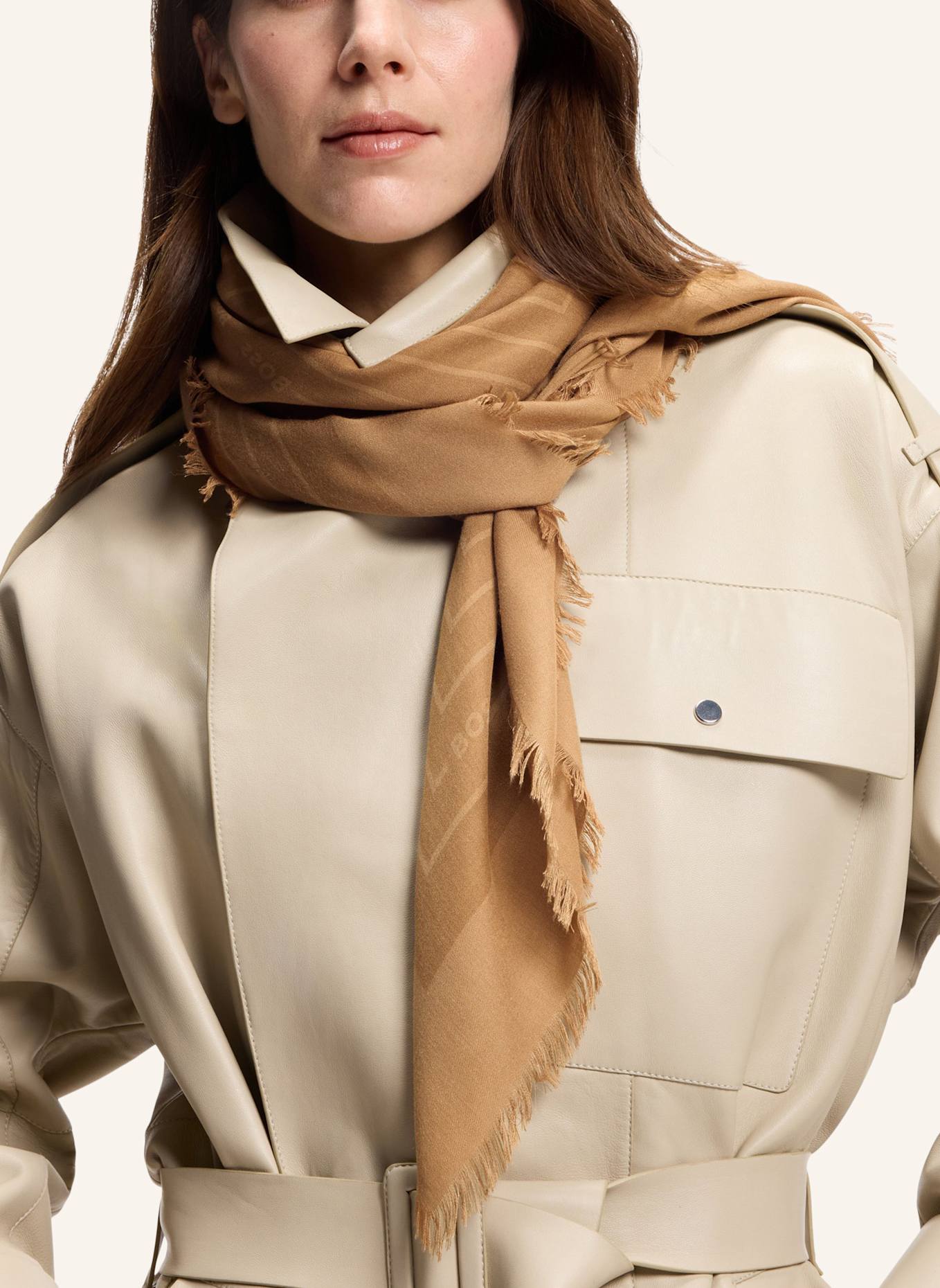 BOSS Gewebter Schal LAIK_120*120: BEIGE