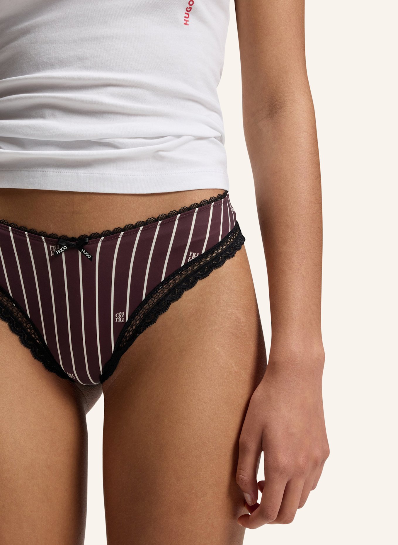 HUGO String: HELLLILA