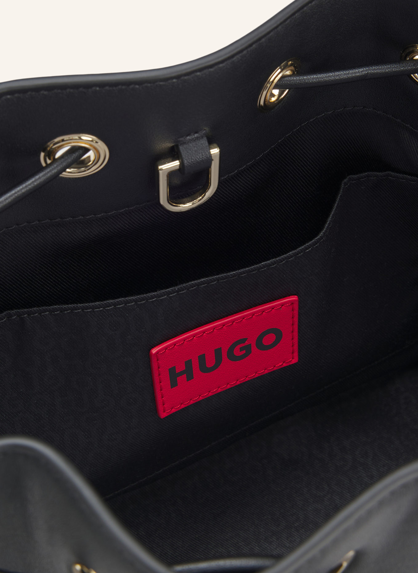 HUGO Umhängetasche ILARY_DRAWSTRING: SCHWARZ