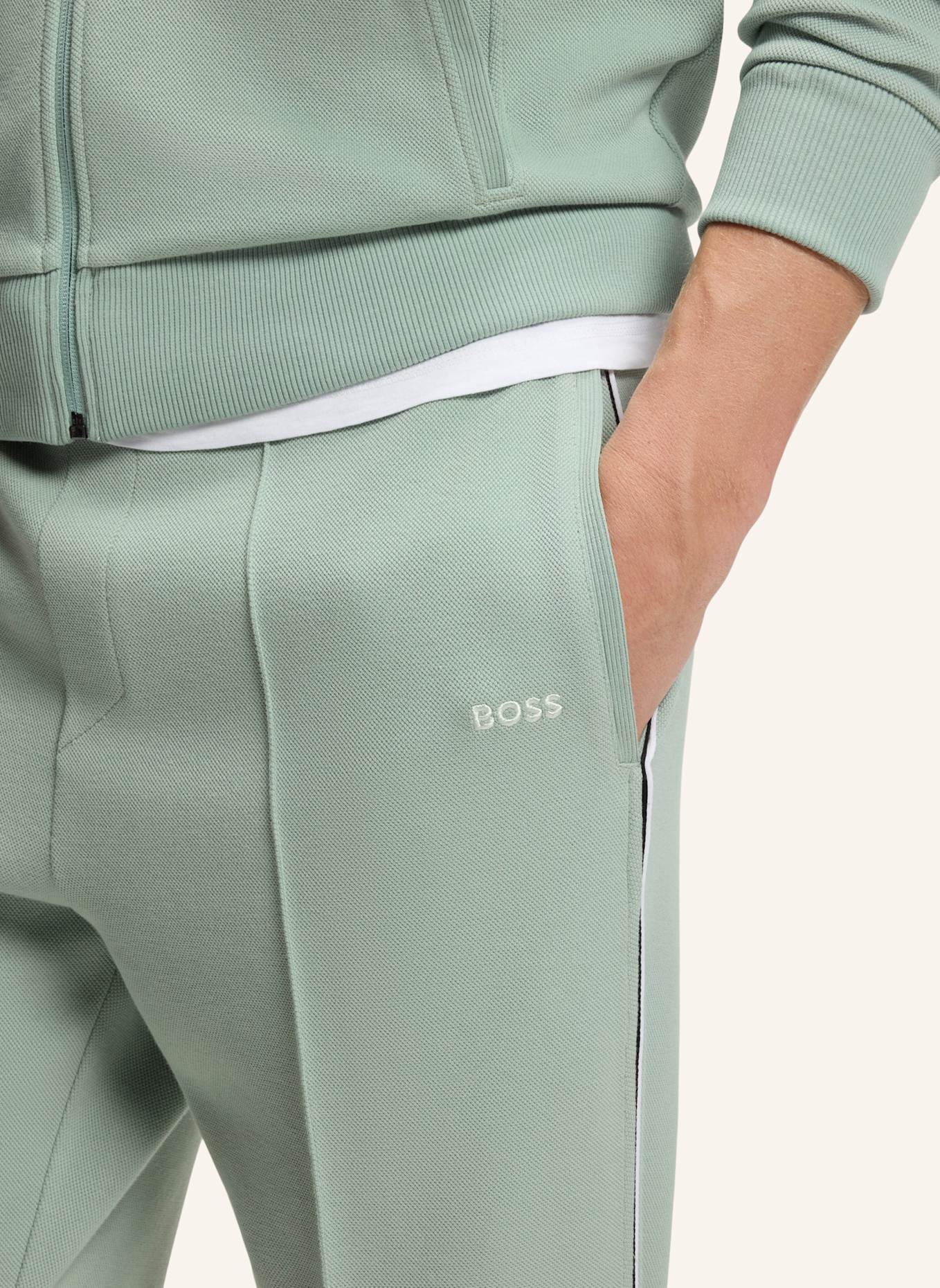 BOSS Sweatpants JOIN HADIKO: GRÜN