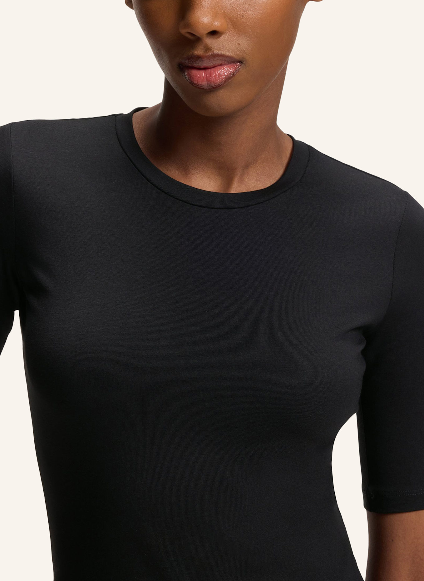 HUGO T-Shirt DARNELIA Slim Fit: SCHWARZ