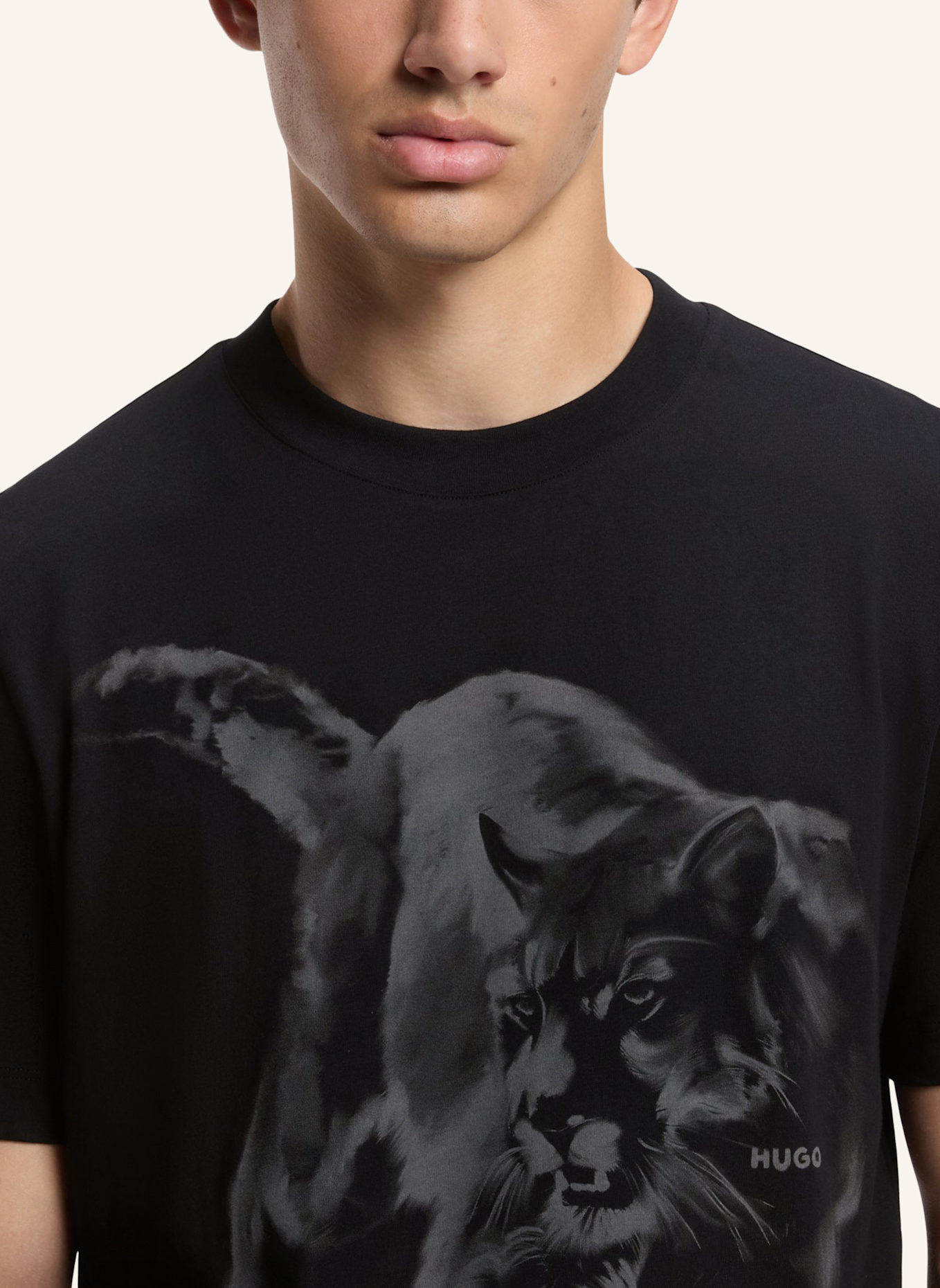 HUGO T-Shirt DAFFILO Regular Fit: SCHWARZ