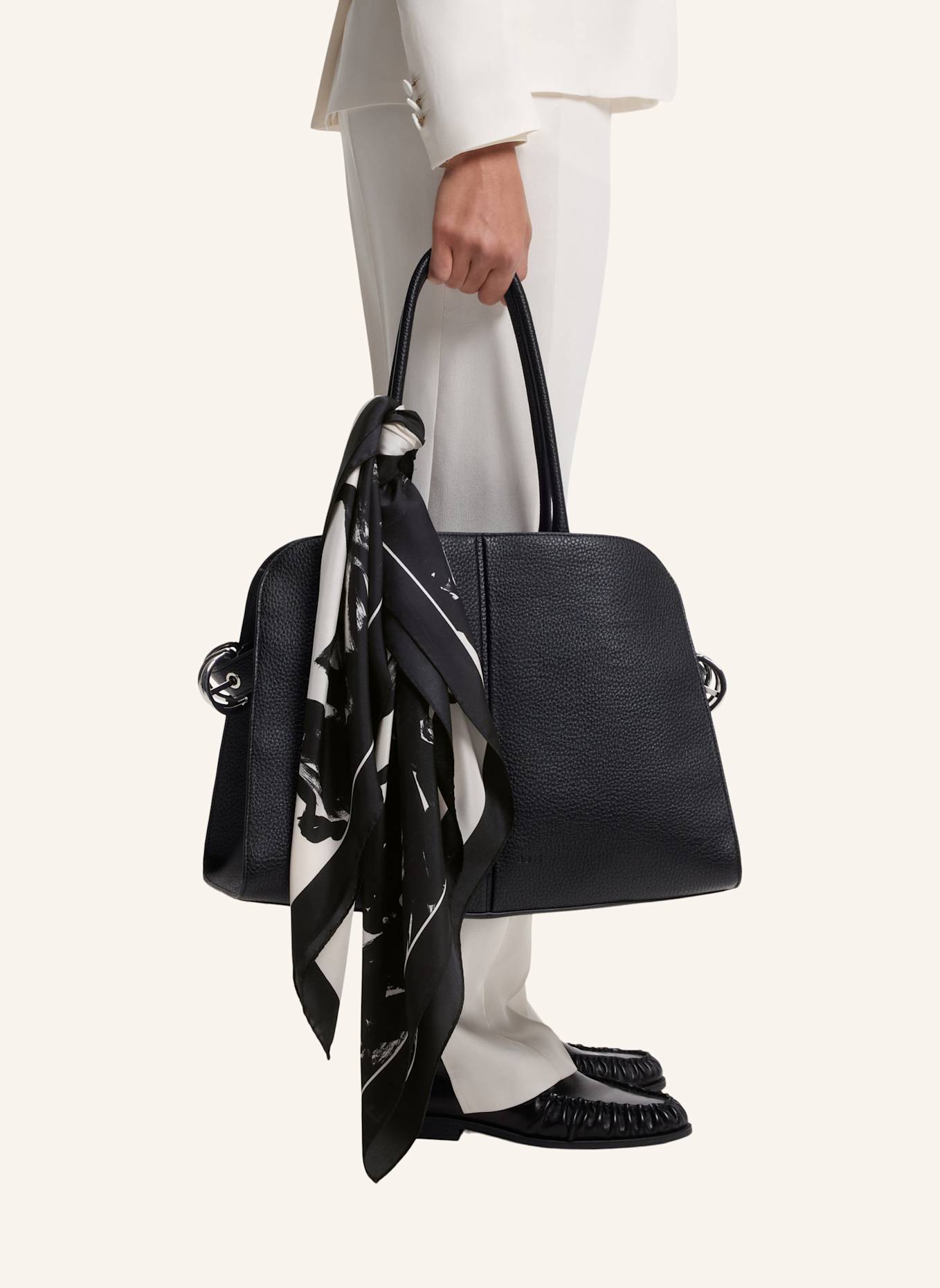 BOSS Seidentuch LAINY: SCHWARZ