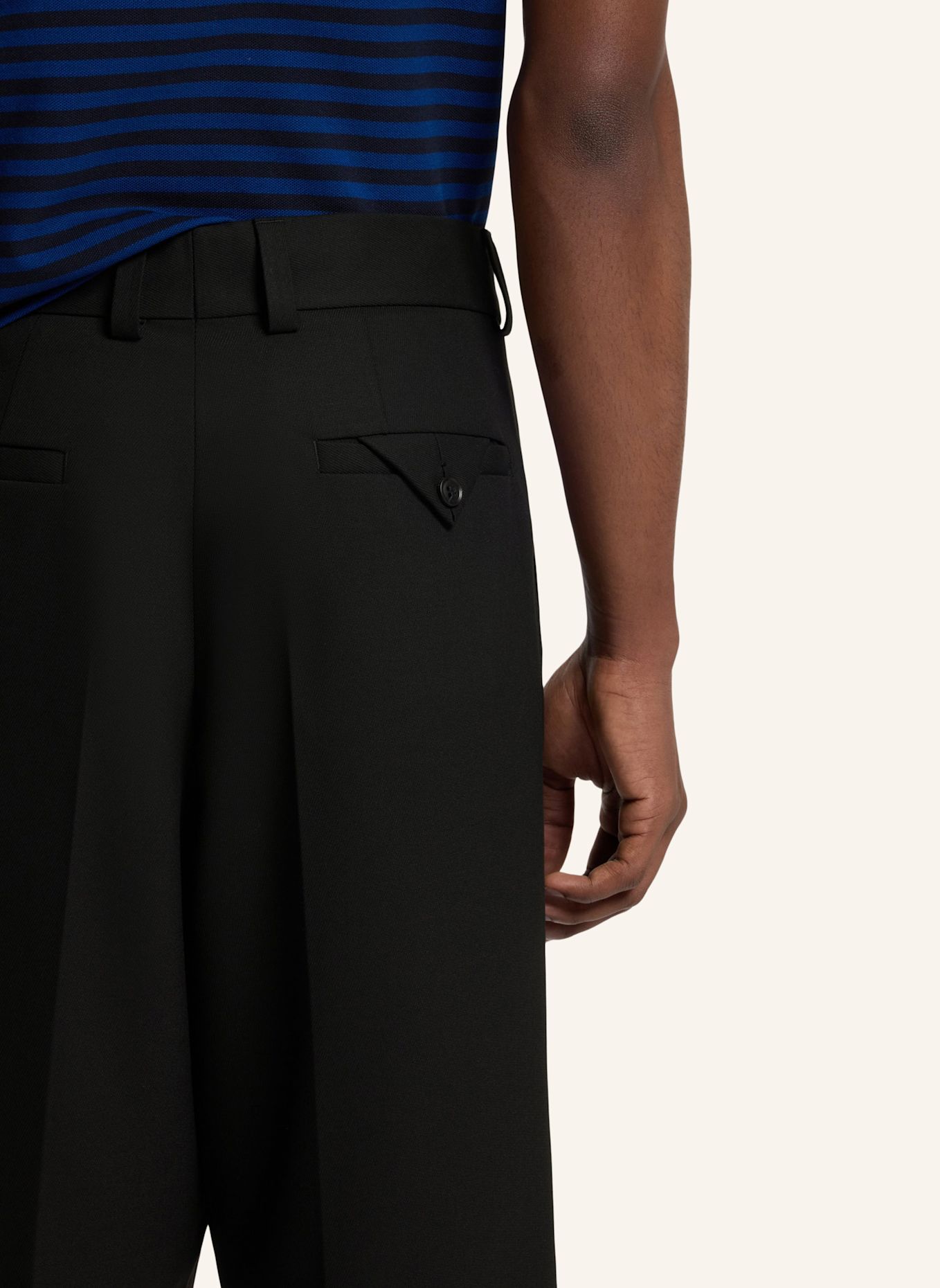 HUGO Kurze Hose FERY261X Relaxed Fit: SCHWARZ