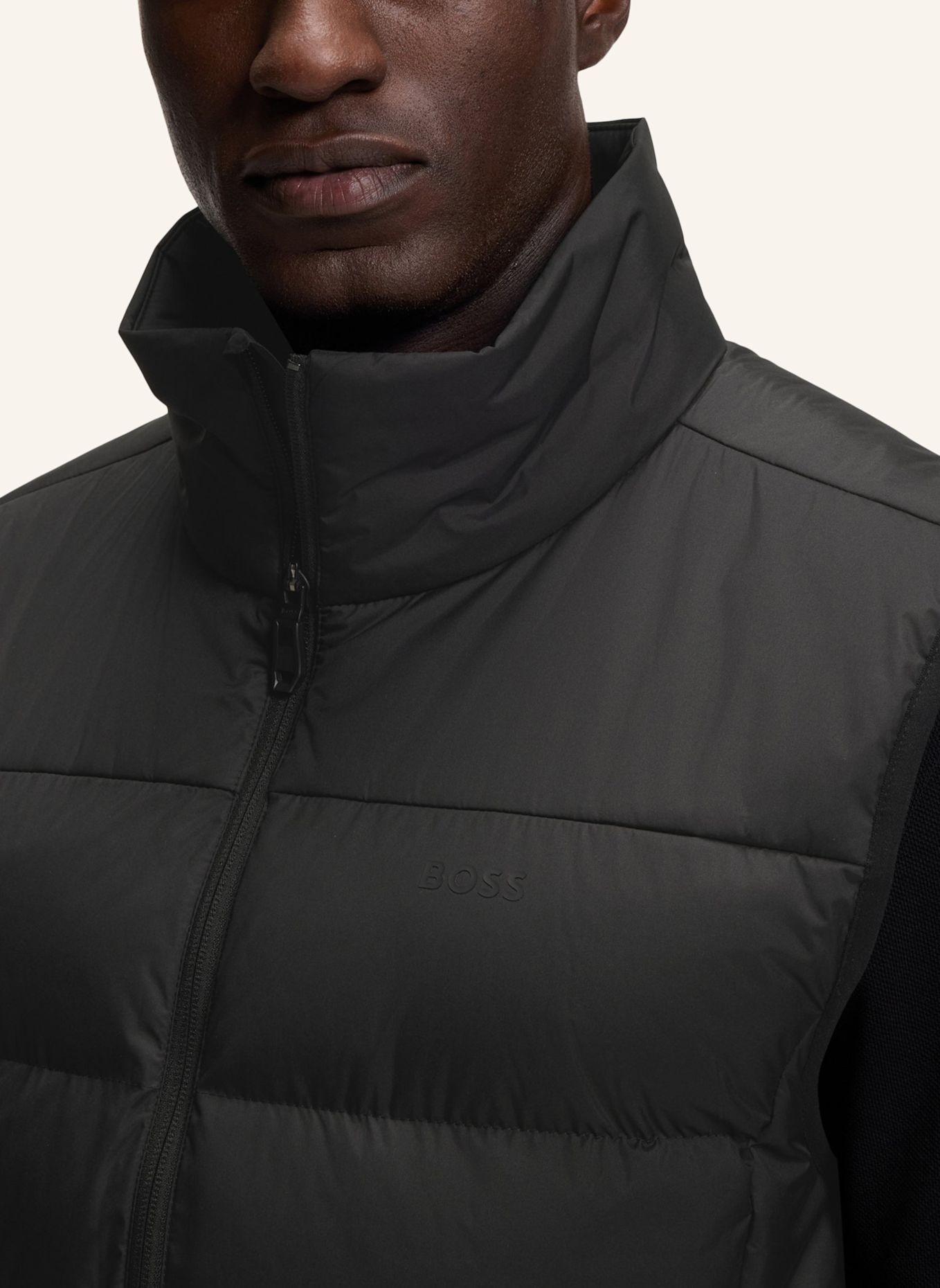 BOSS Jacke OW_URBANEX PUFFER V Regular Fit: SCHWARZ