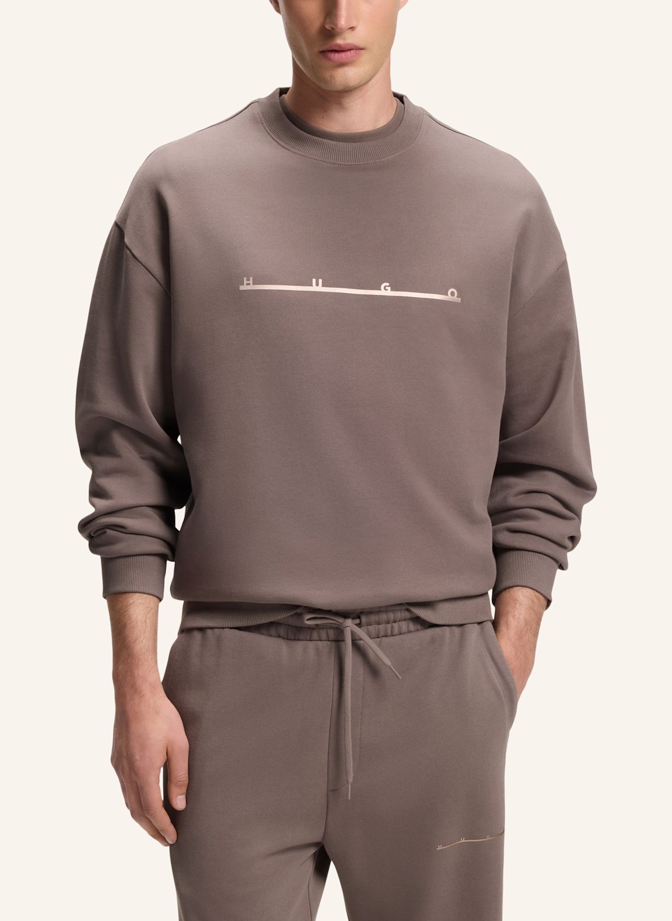 HUGO Sweatshirt DATRISWEAT Relaxed Fit: BRAUN