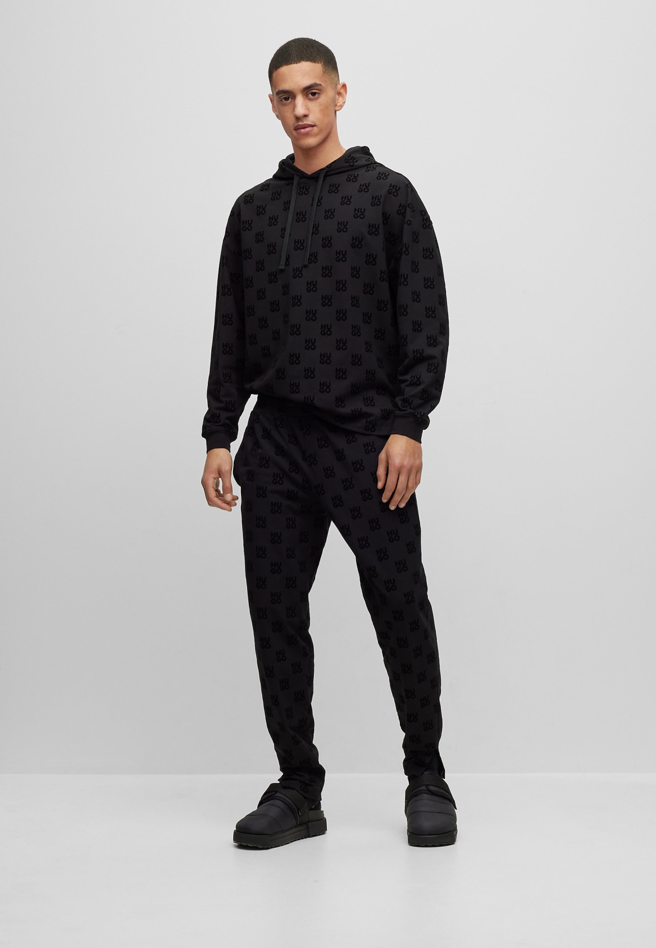 HUGO Loungewear Unterteil FLOCK AOP PANTS in schwarz | Jerseyhosen
