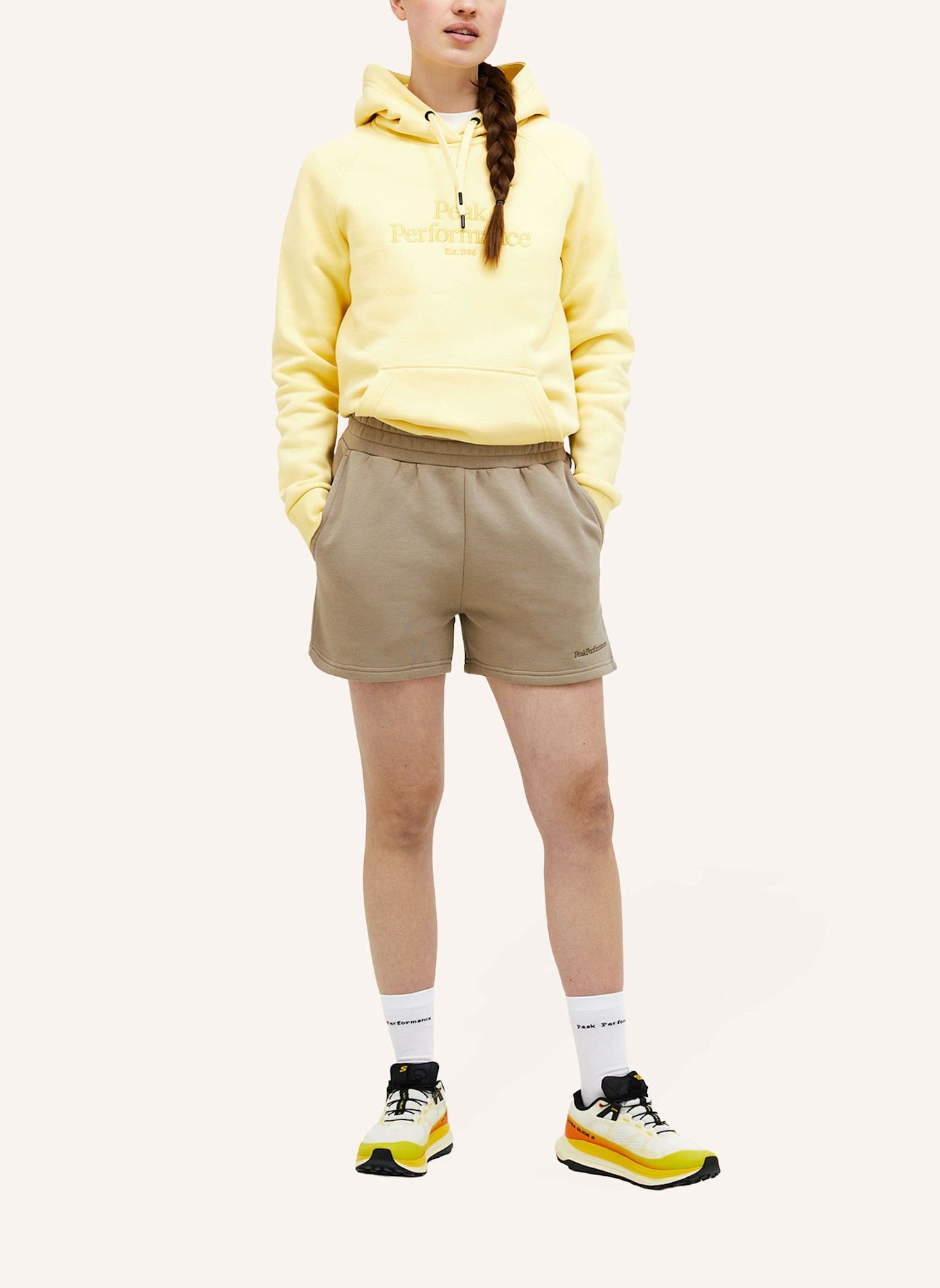 Peak Performance Sweatshorts: HELLBRAUN