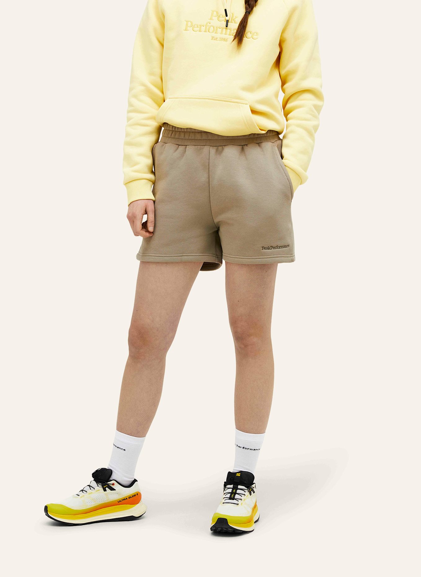 Peak Performance Sweatshorts: HELLBRAUN