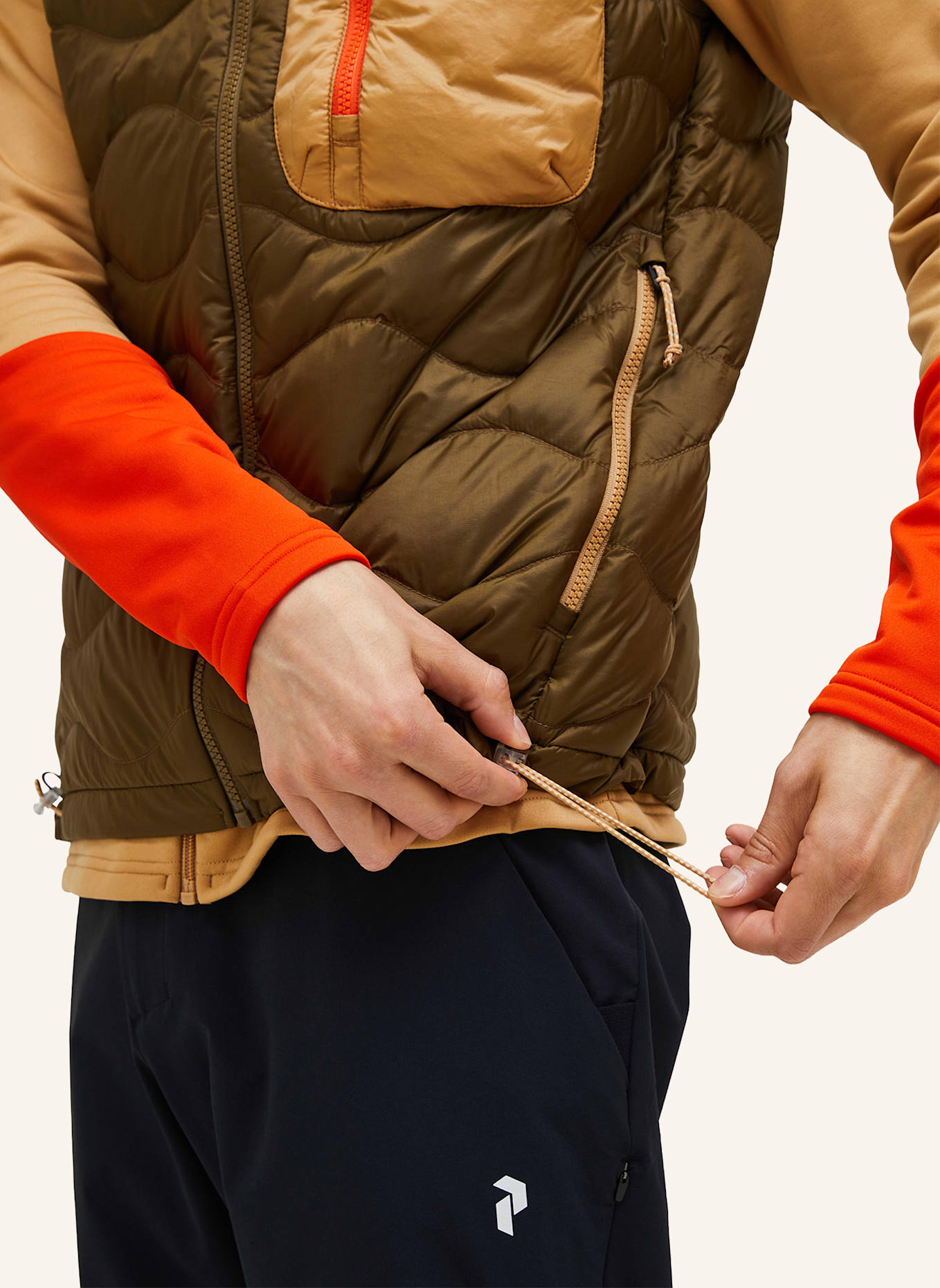 Peak Performance Daunenweste UTILITY HELIUM: KHAKI