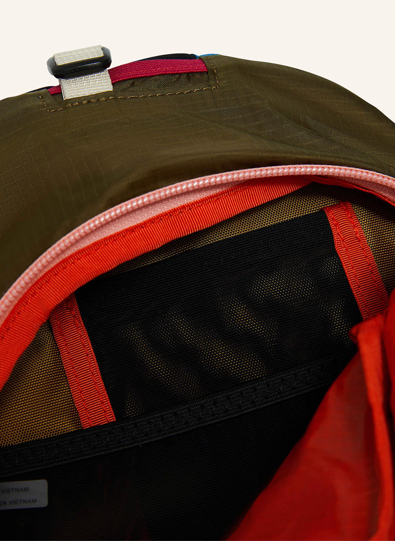 Peak Performance Umhängetasche: KHAKI