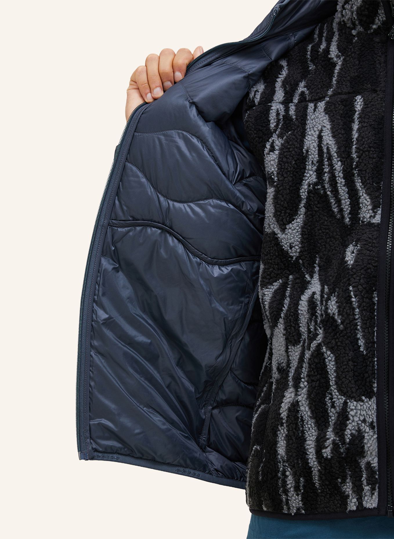 Peak Performance Lightweight-Daunenjacke HELIUM: DUNKELGRAU