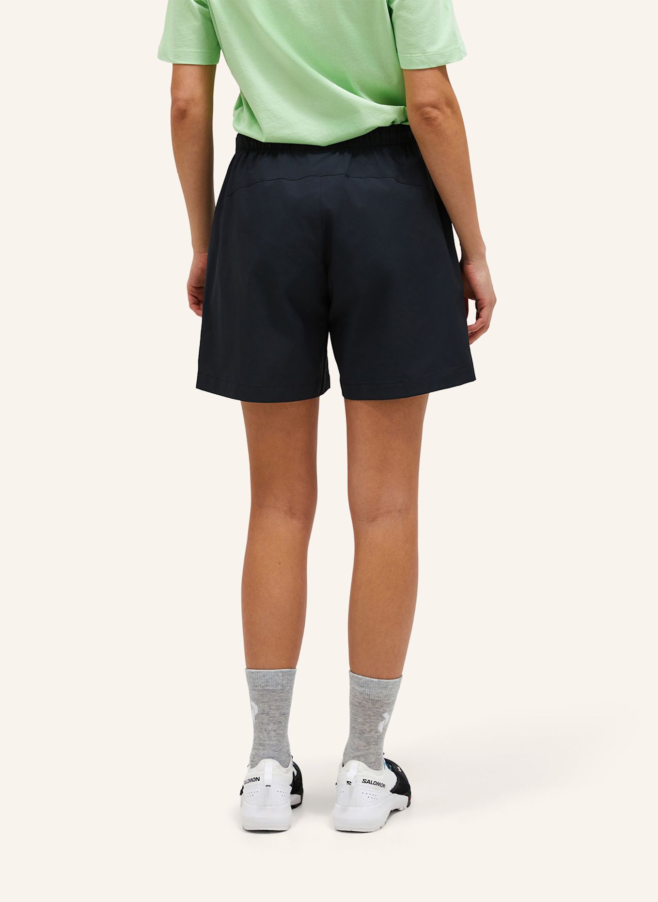 Peak Performance W Outdoor Cargo Shorts Cargoshorts: SCHWARZ