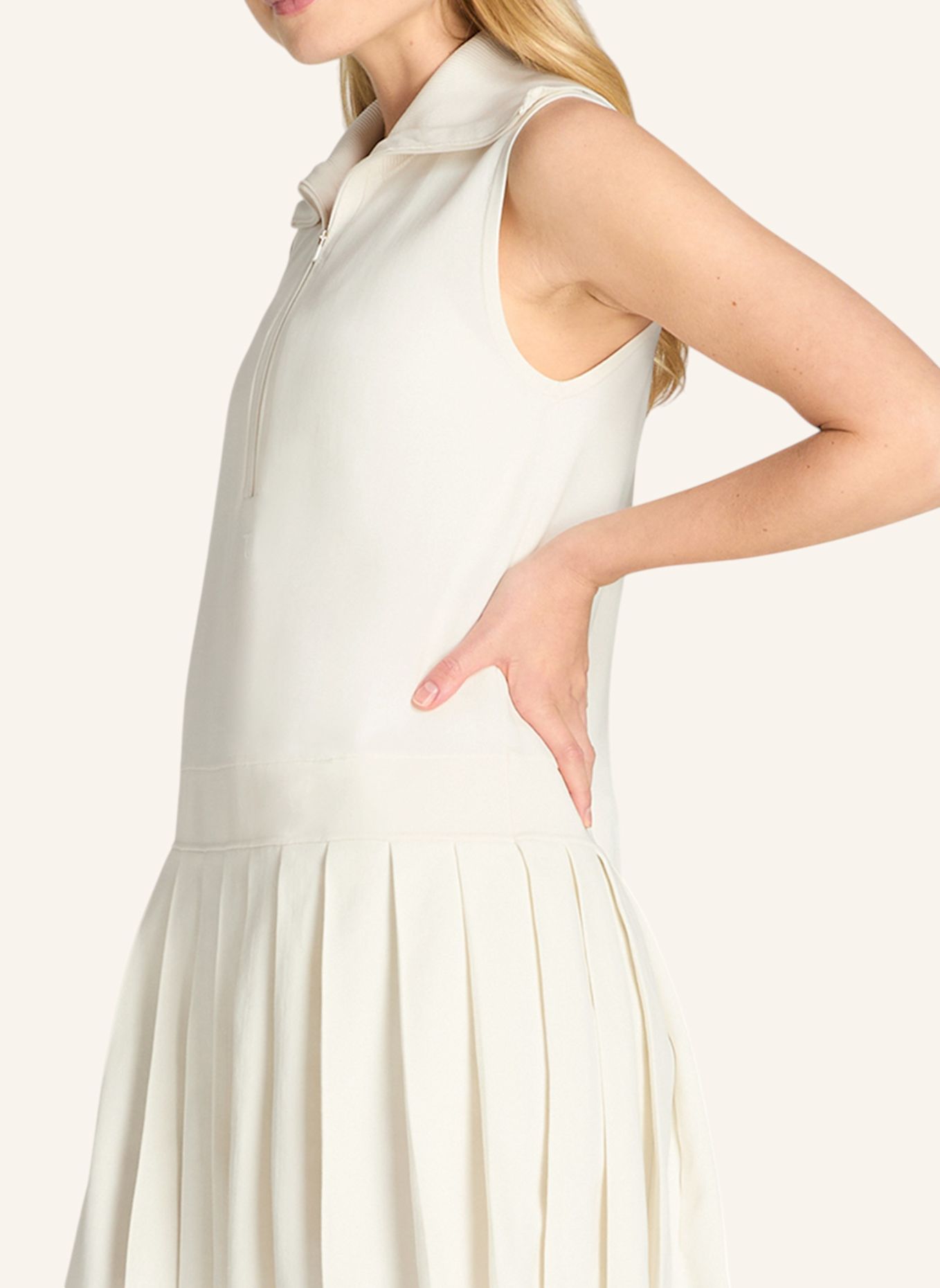 Wilson Sweatkleid W HALF ZIP PLEATED DRESS: BEIGE / WEISS