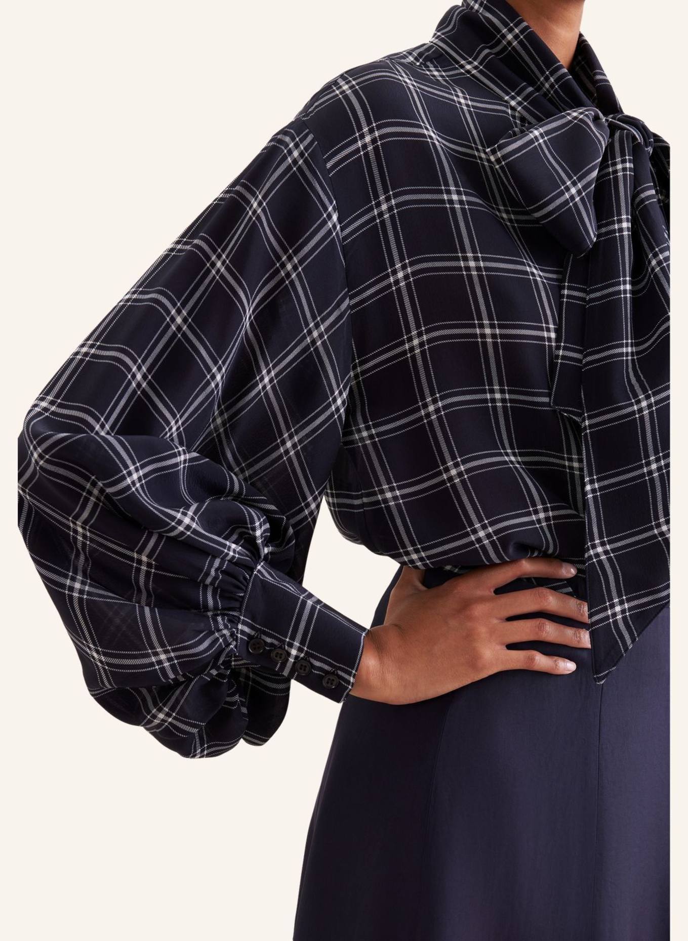seidensticker Blouse on display: DARK BLUE