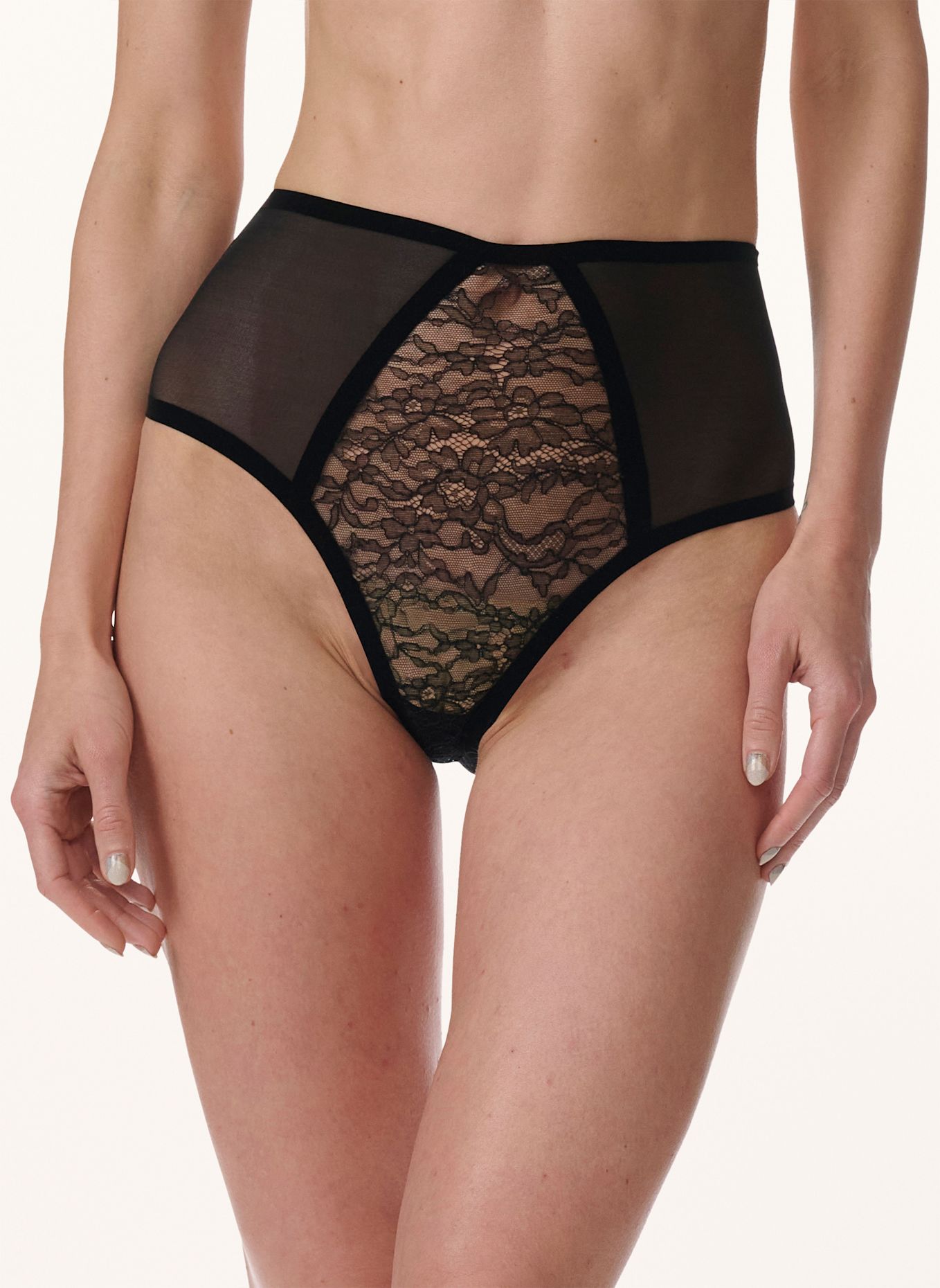 Wolford Lingerie Tanga BONDED TO LEAVERS BRIEF: SCHWARZ