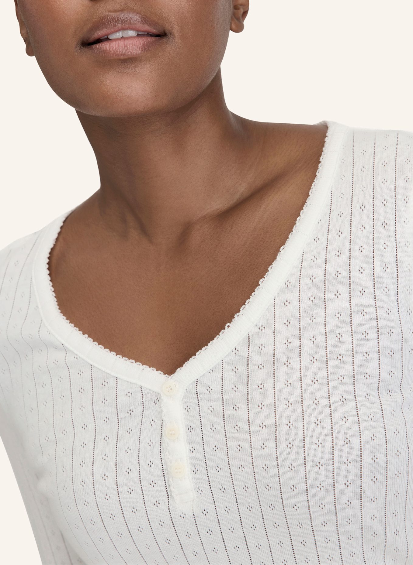 hessnatur Pointelle Henley Schlafshirt: WEISS