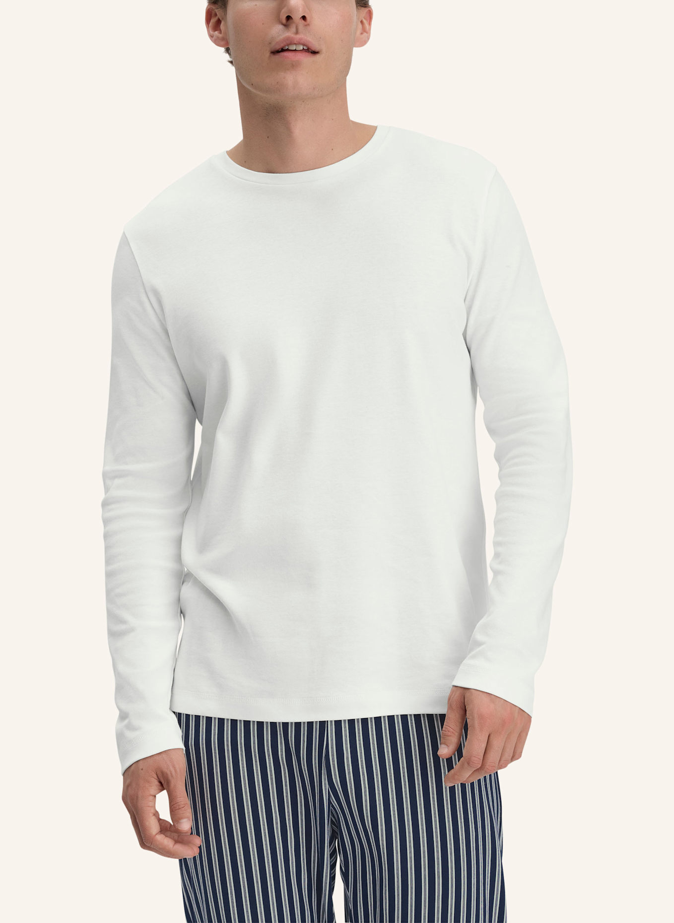 hessnatur Langarm-Schlafshirt: WEISS