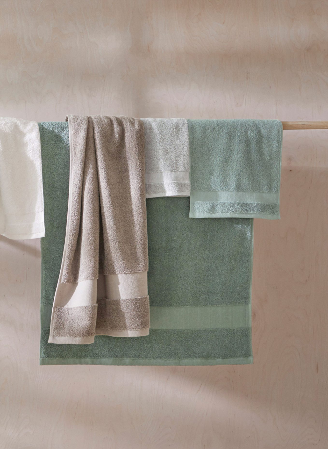 hessnatur Frottier Handtuch: GRÜN