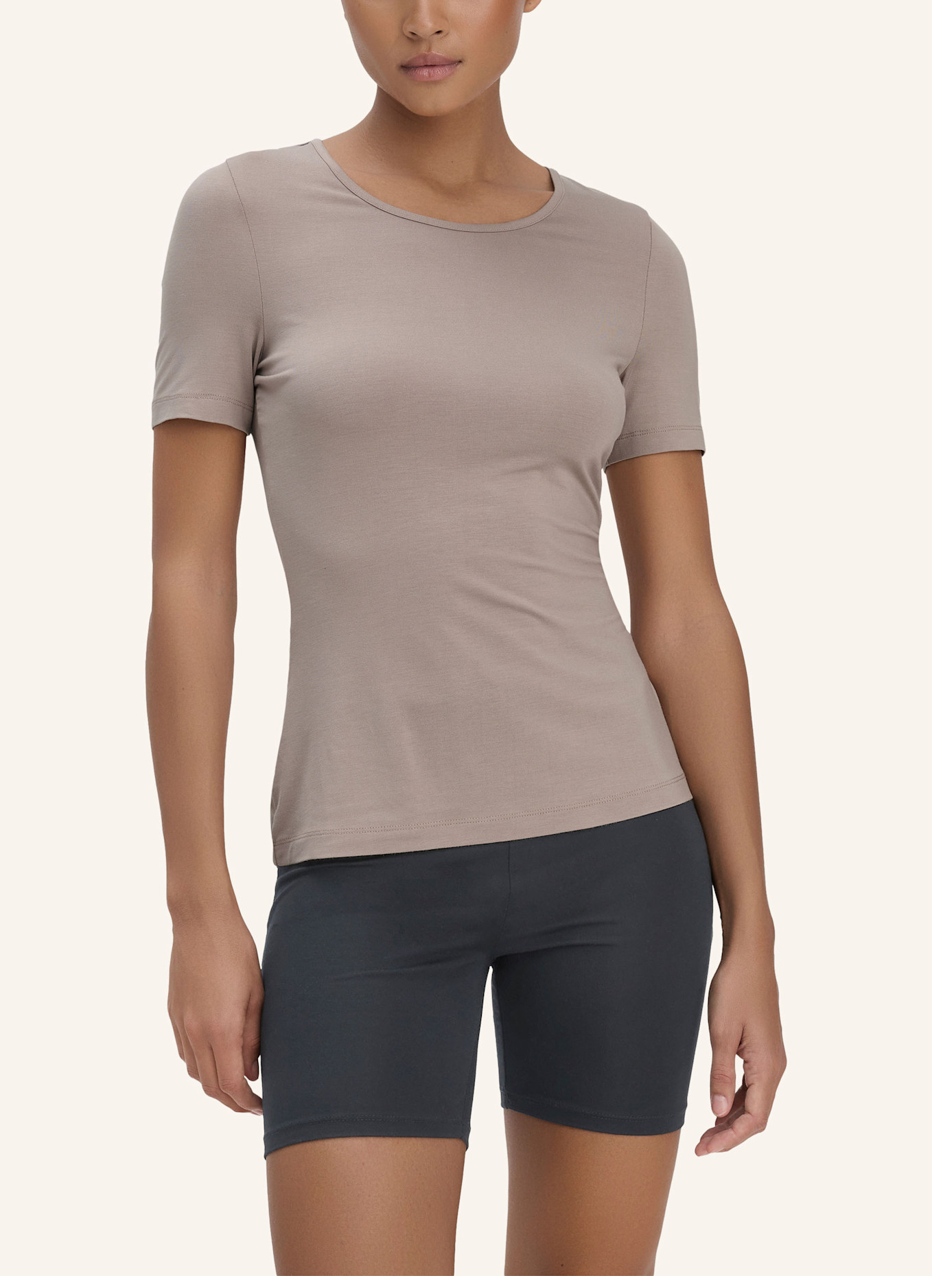 hessnatur T-Shirt: BRAUN