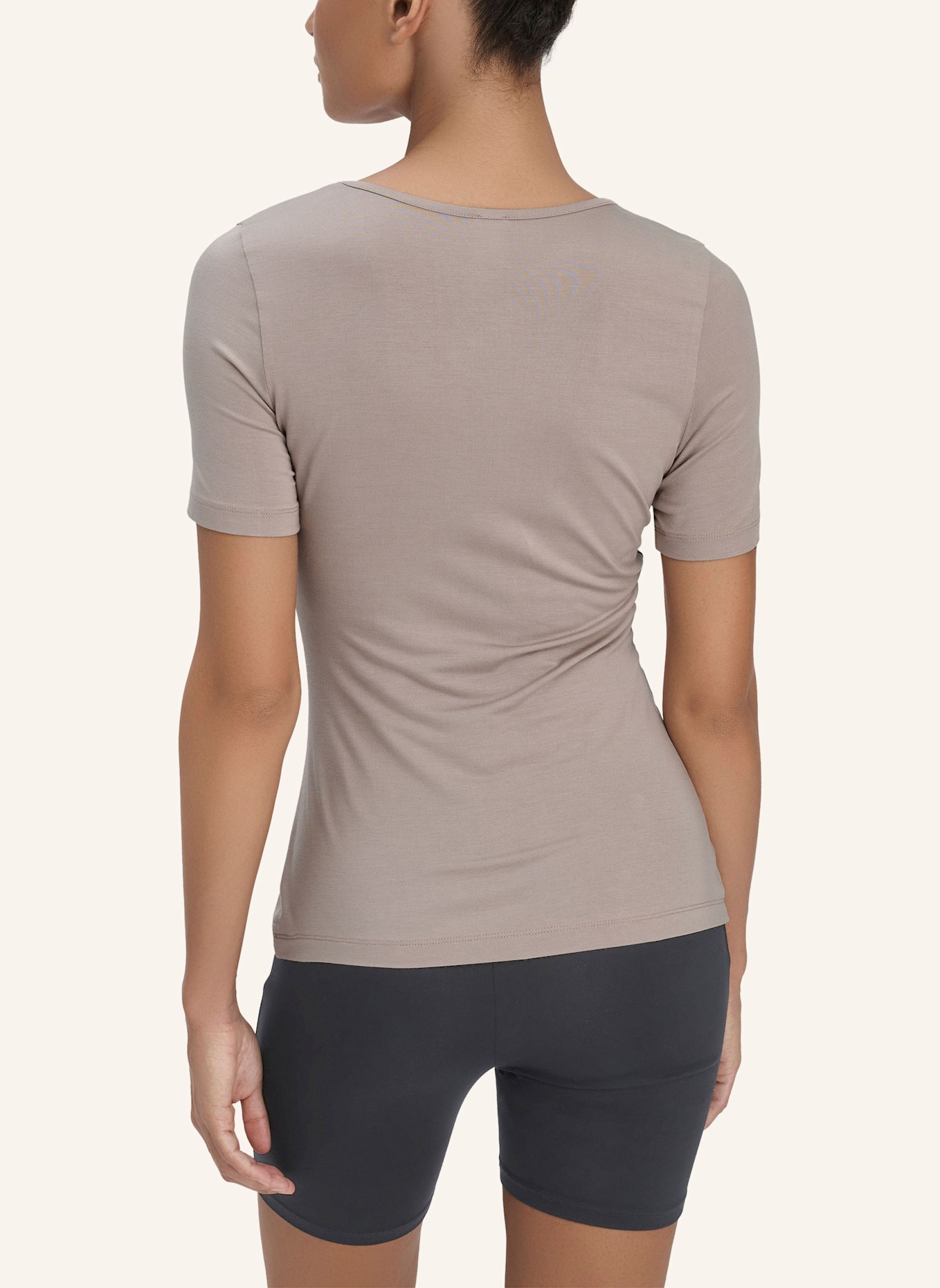 hessnatur T-Shirt: BRAUN