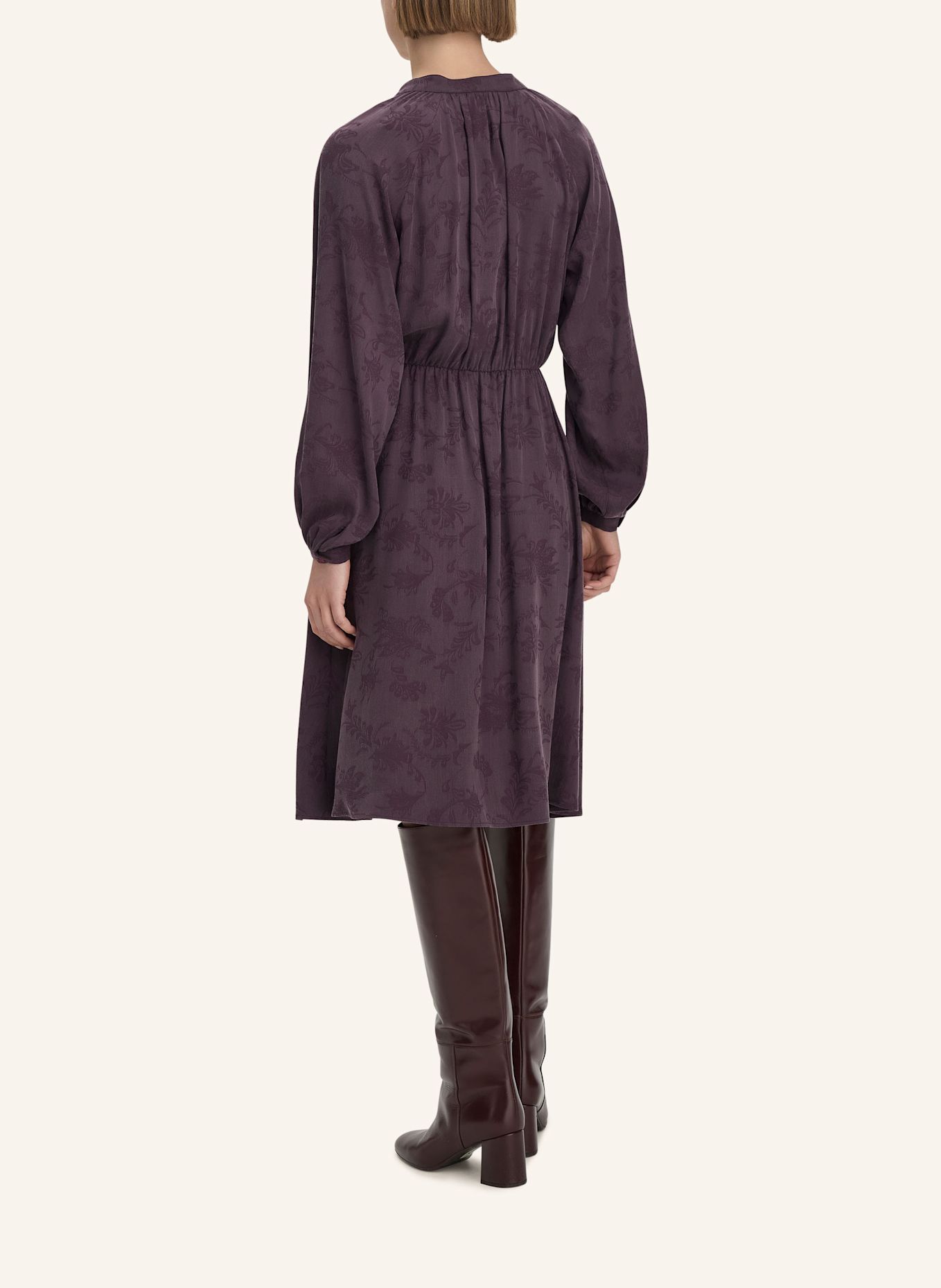 hessnatur hessnatur Kleid gerafft knielang aus TENCEL™ Lyocell- und LENZING™ ECOVERO™ Viskose: LILA