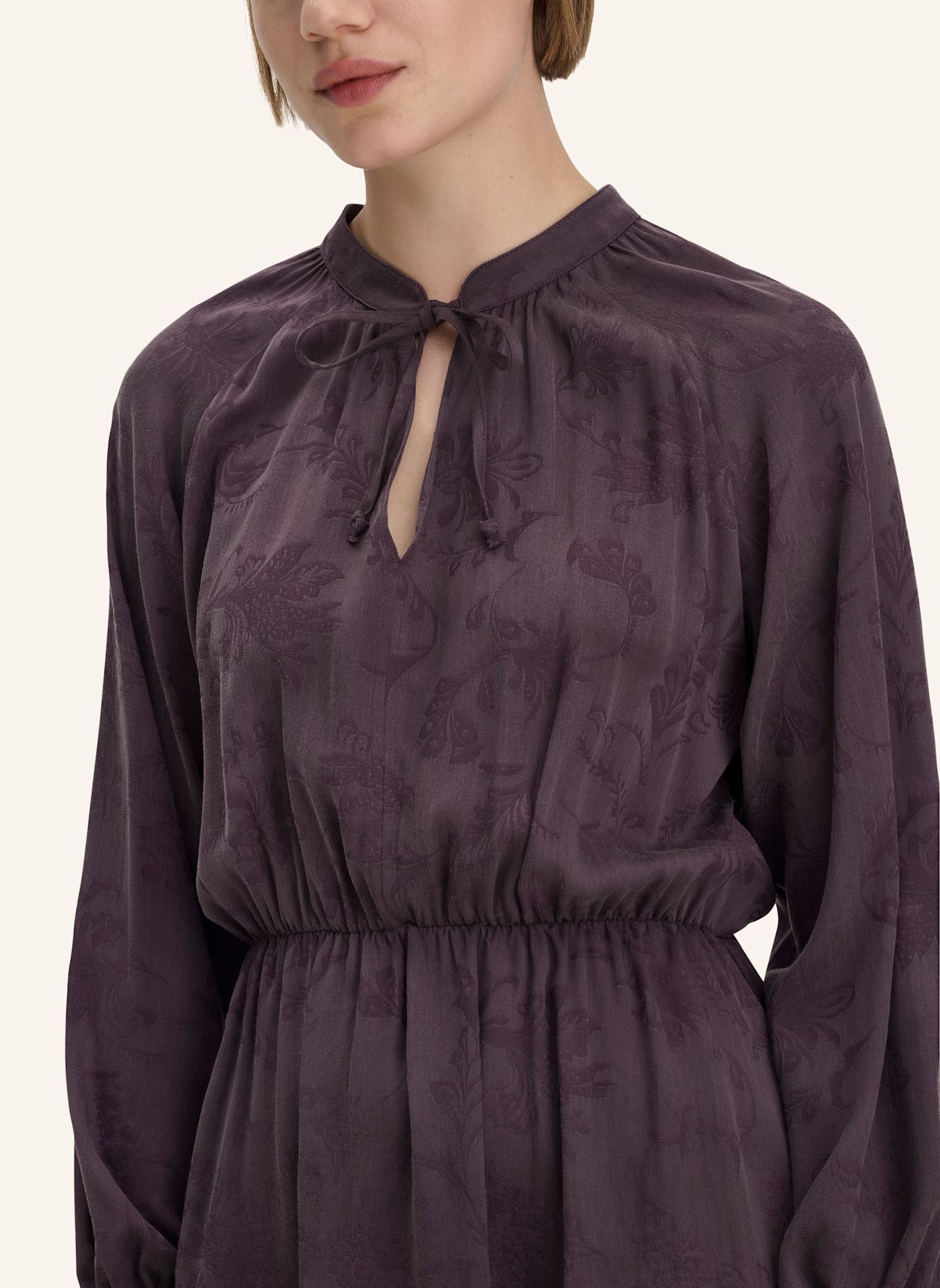 hessnatur hessnatur Kleid gerafft knielang aus TENCEL™ Lyocell- und LENZING™ ECOVERO™ Viskose: LILA
