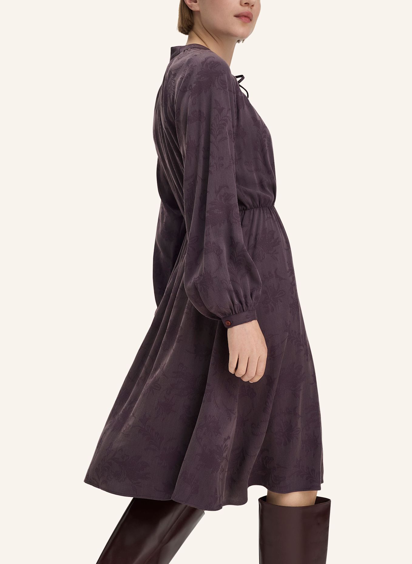 hessnatur hessnatur Kleid gerafft knielang aus TENCEL™ Lyocell- und LENZING™ ECOVERO™ Viskose: LILA