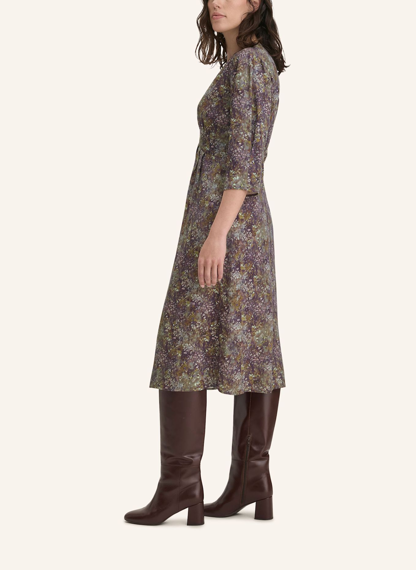 hessnatur hessnatur Kleid tailliert aus TENCEL™ Lyocell und LENZING™ ECOVERO™ Viskose: LILA
