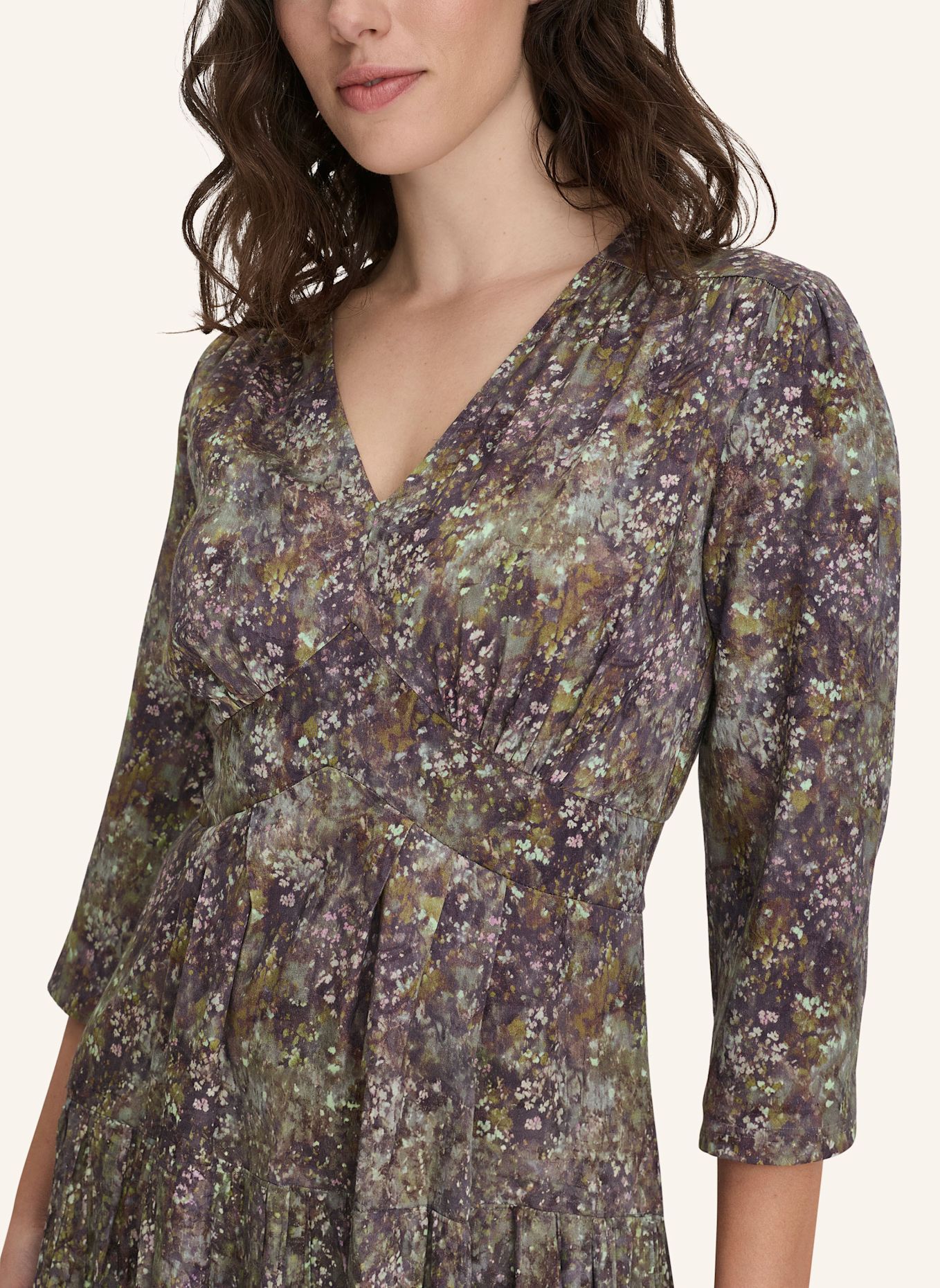 hessnatur hessnatur Kleid tailliert aus TENCEL™ Lyocell und LENZING™ ECOVERO™ Viskose: LILA
