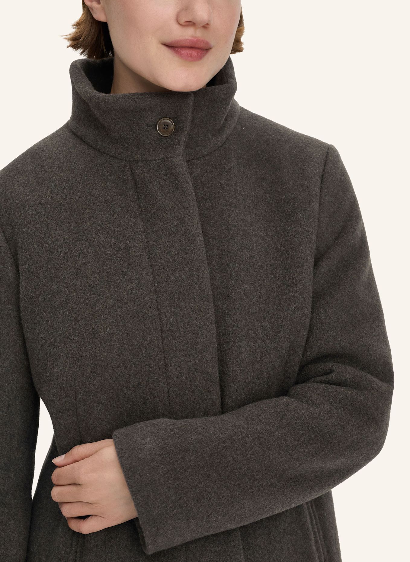 hessnatur hessnatur Wollmantel mit Stehkragen Regular aus recycelter Wolle: OLIV