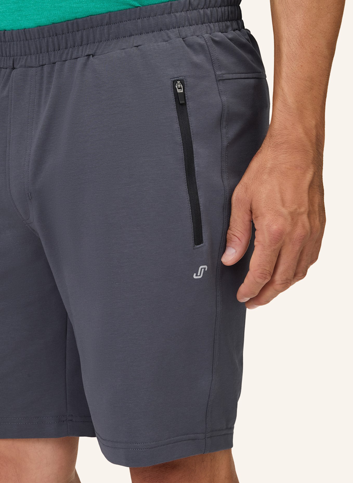 JOY sportswear Trainingsshorts LAURIN: GRAU