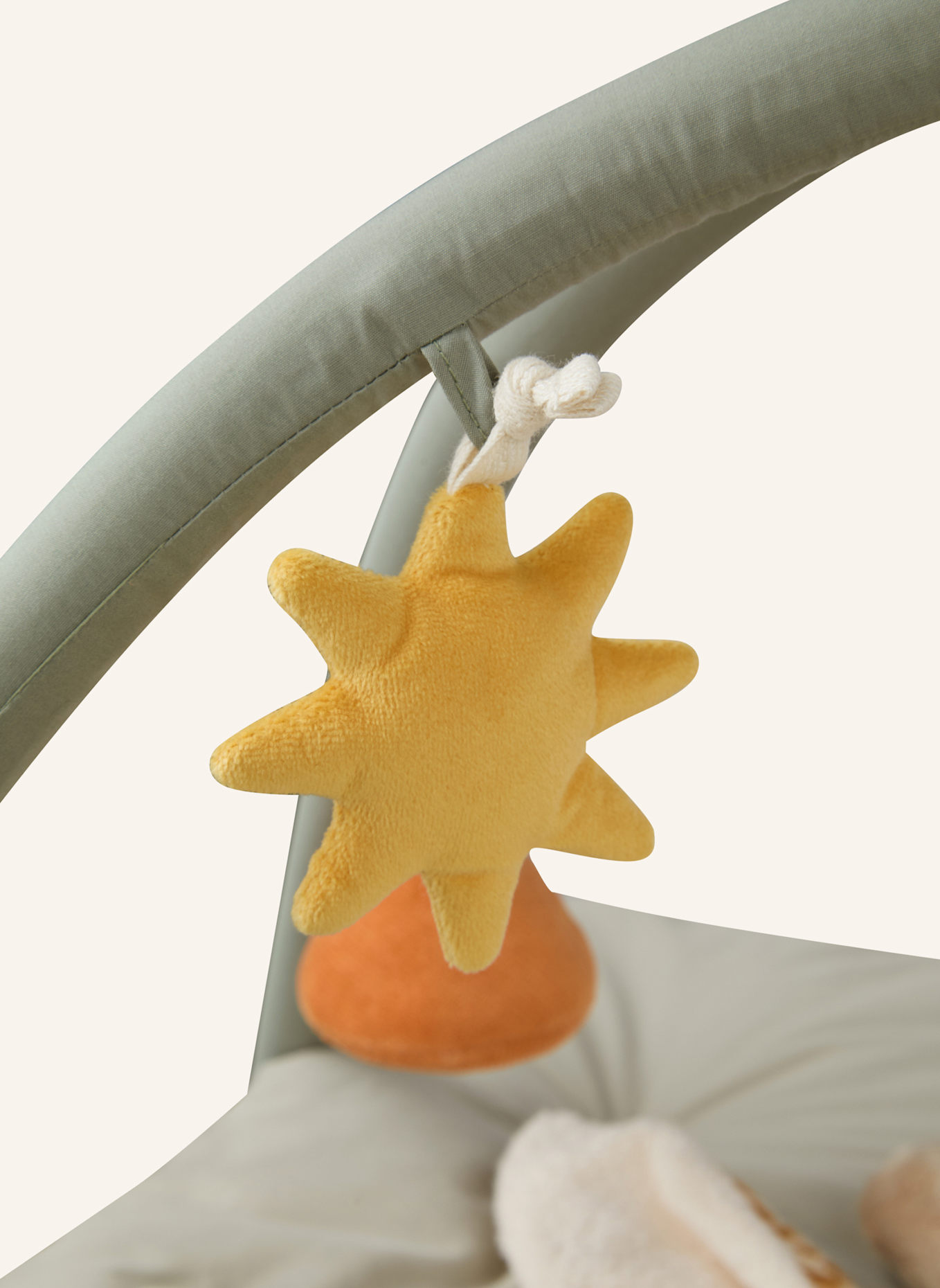 Sterntaler Spielbogen GIRAFFE Kaya: GRAU