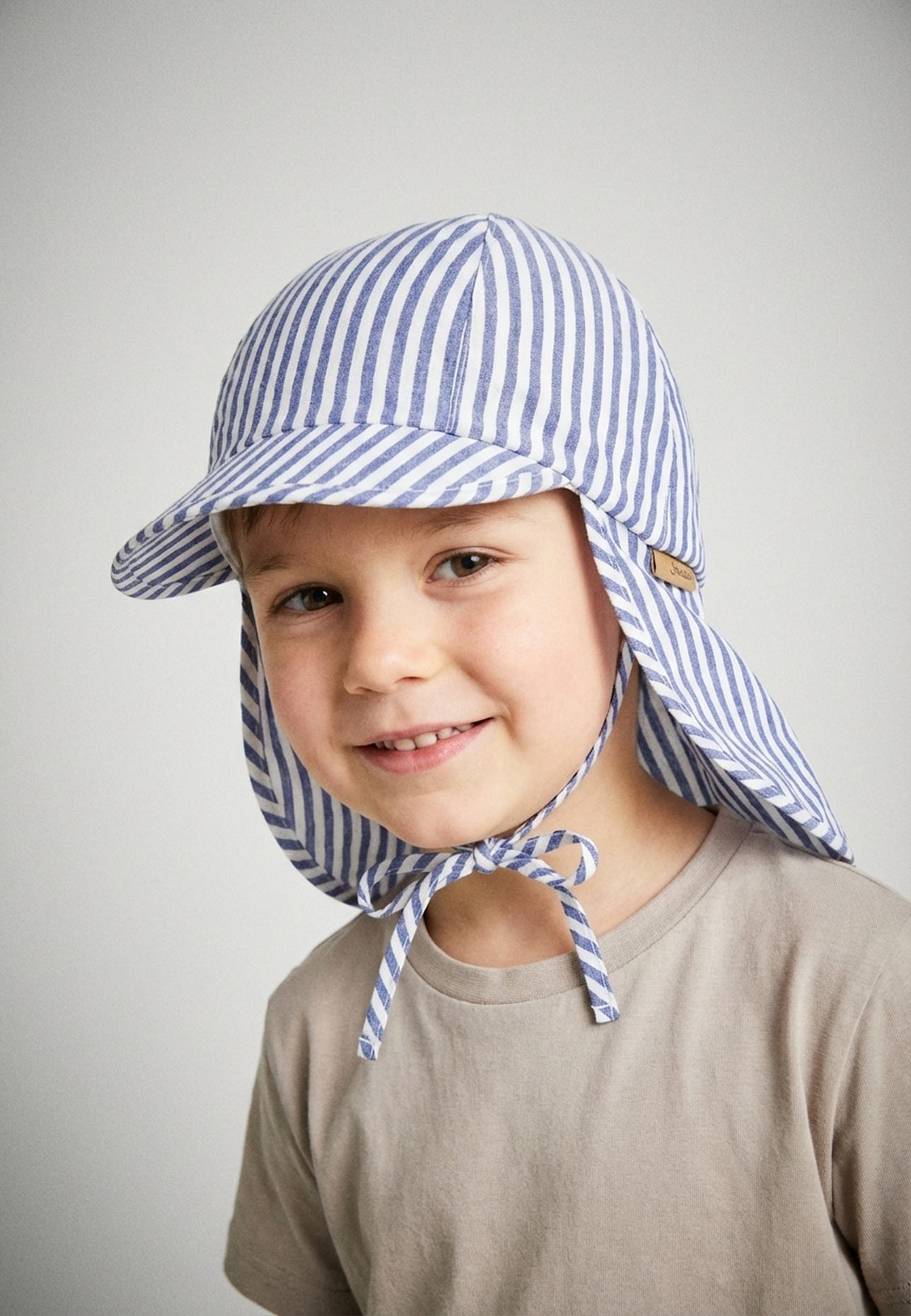 Sterntaler Schirmmütze mit Nackenschutz gestreift: BLAU