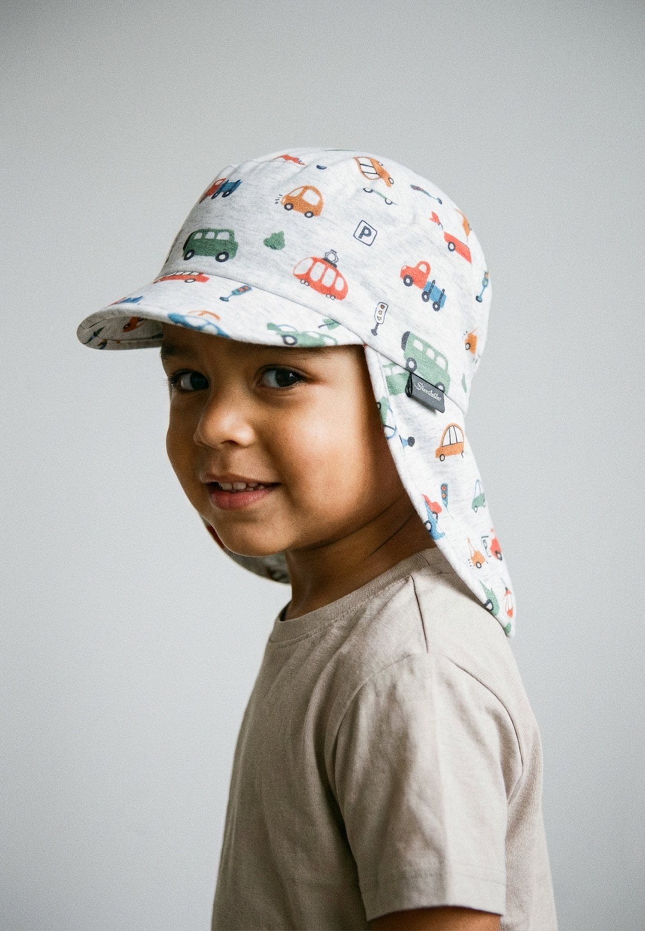 Sterntaler Schirmmütze mit Nackenschutz Fahrzeuge: HELLGRAU