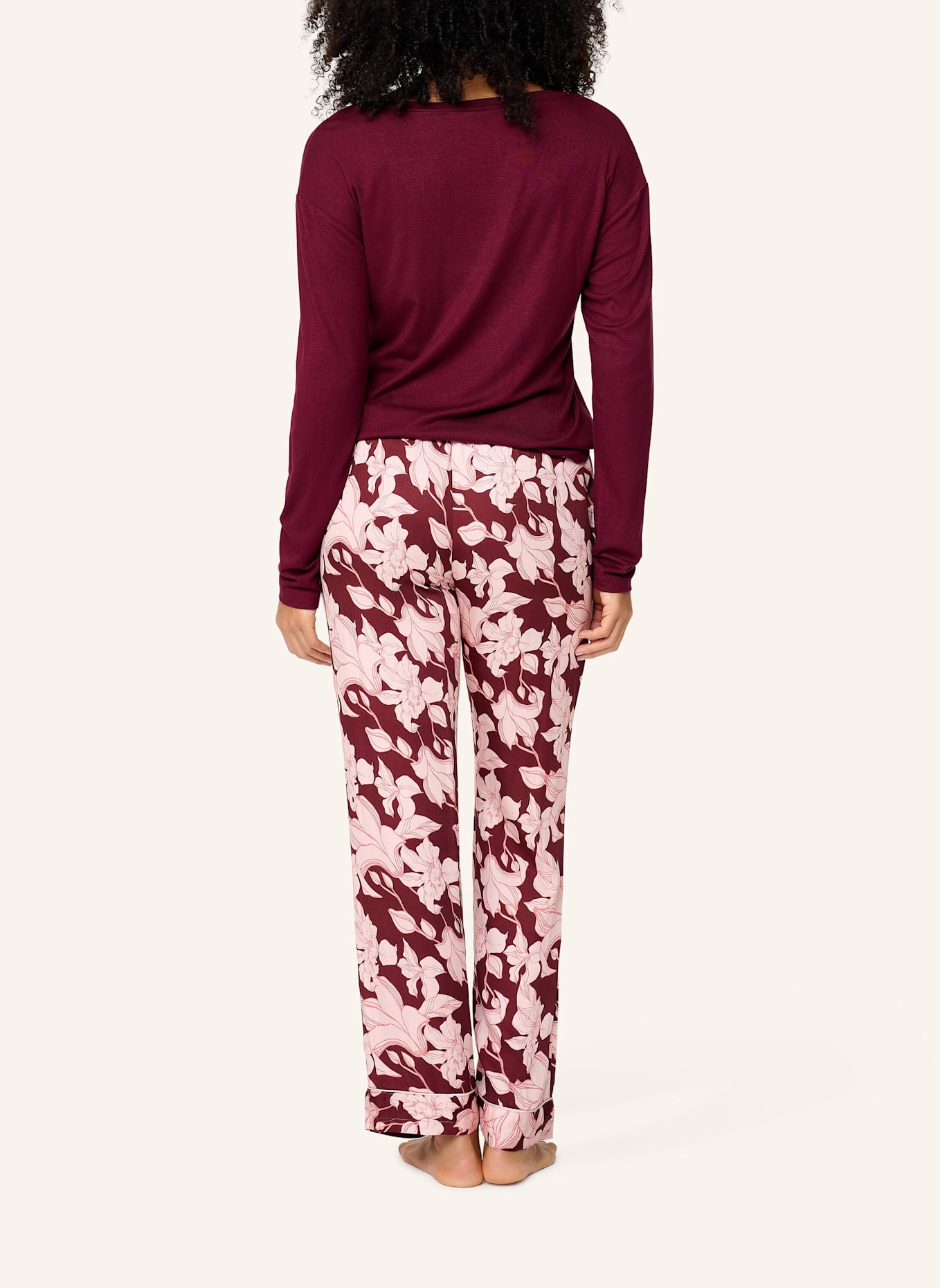 LINGADORE Top & Hose: DUNKELROT