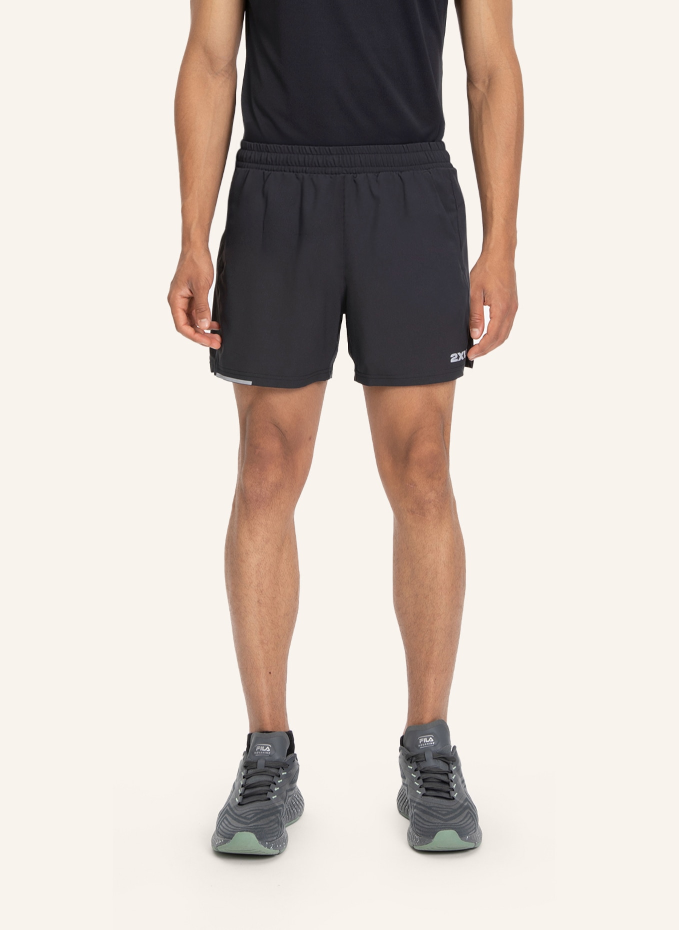 2XU Laufshorts AERO 5 INCH, Farbe: SCHWARZ/ SILBER (Bild 3)