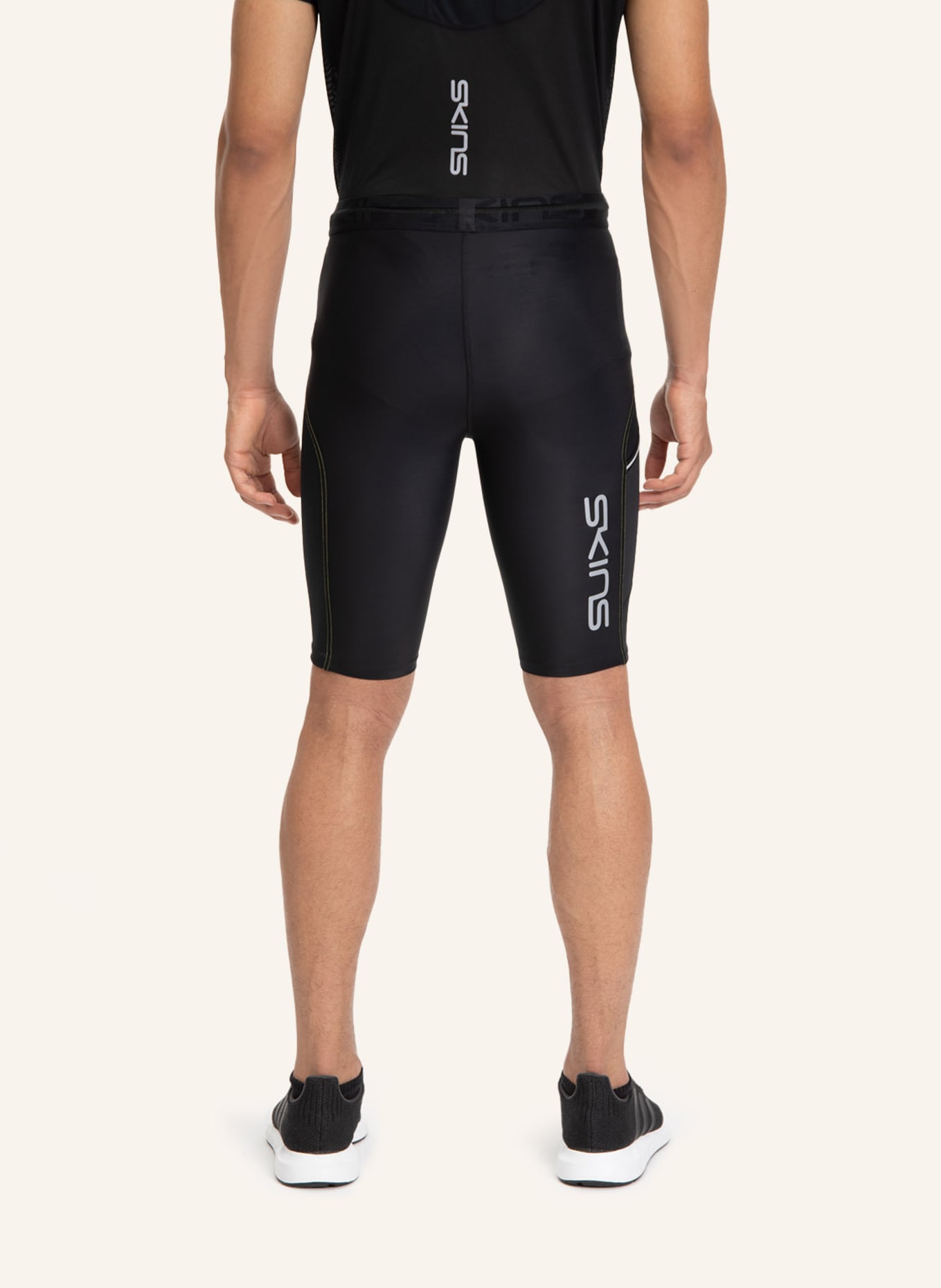 SKINS Kompressionshose S3 HALF TIGHTS: SCHWARZ